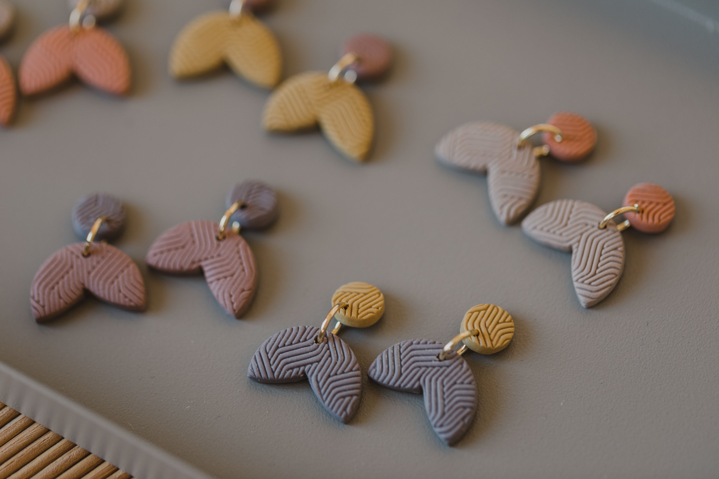 NOMI - small drop earrings in bright colors