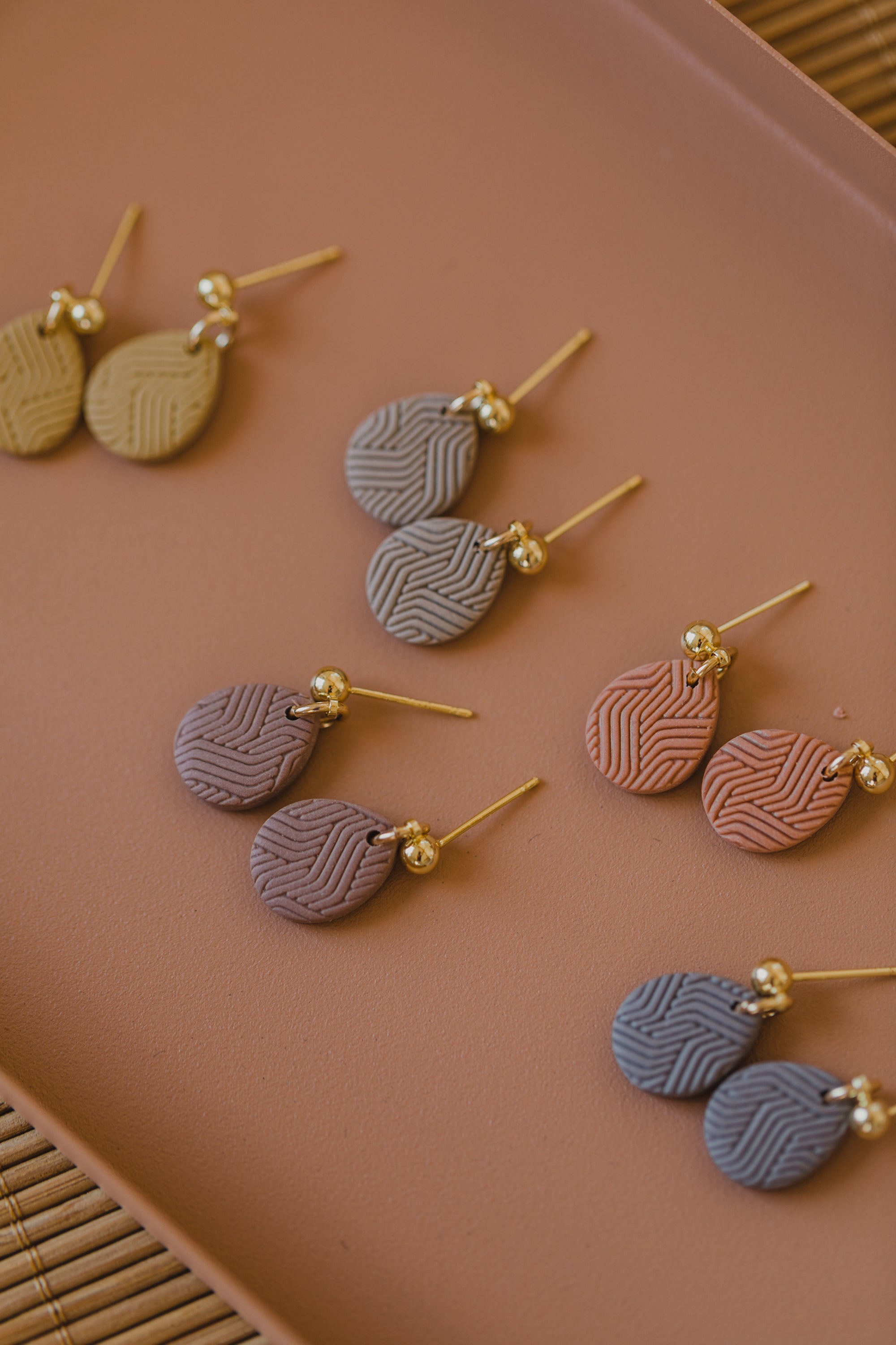 NOMI - small drop earrings in bright colors