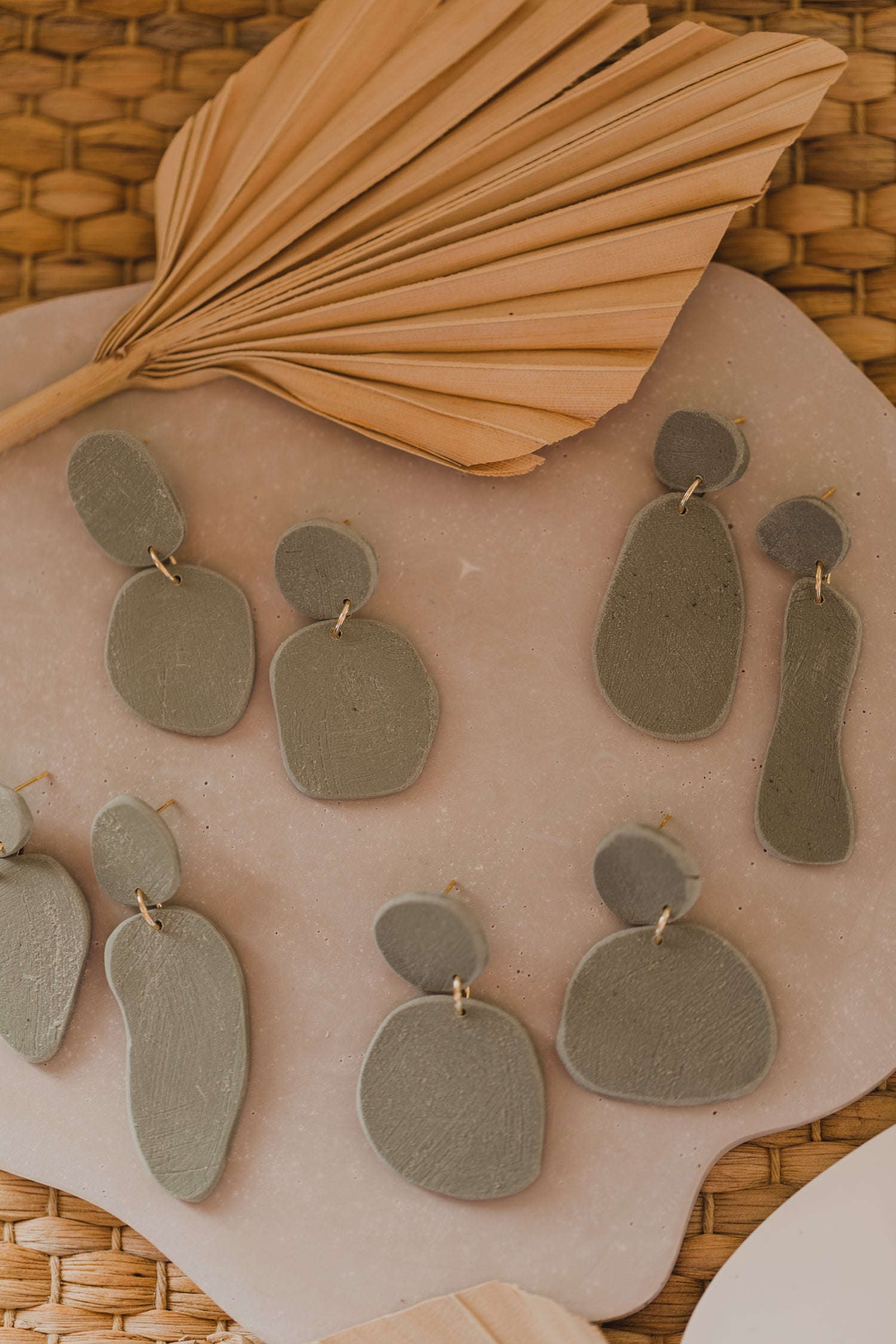 MIRA - große grüne Statement Ohrringe aus Polymer Ton