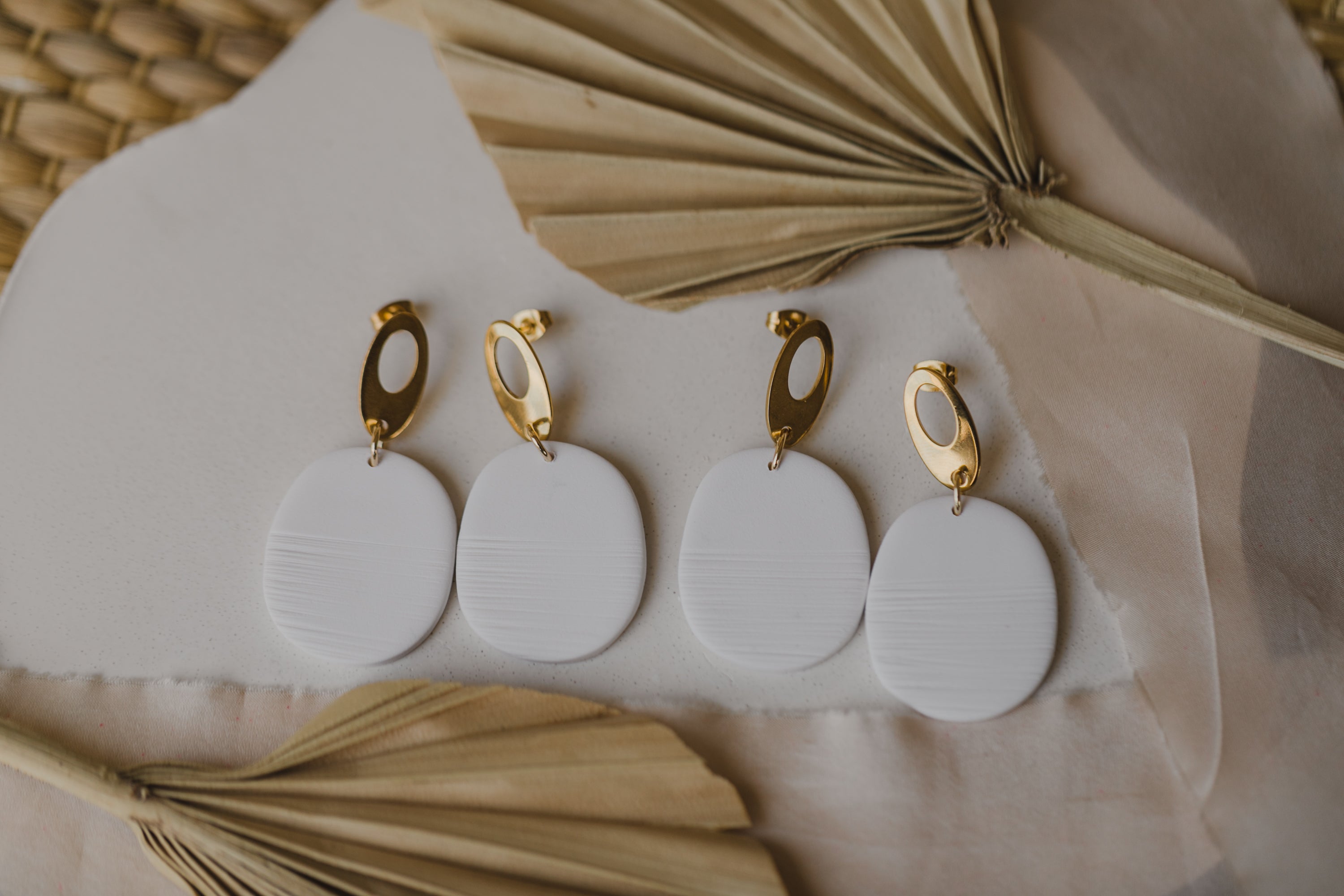 MARJA - small drop earrings gold