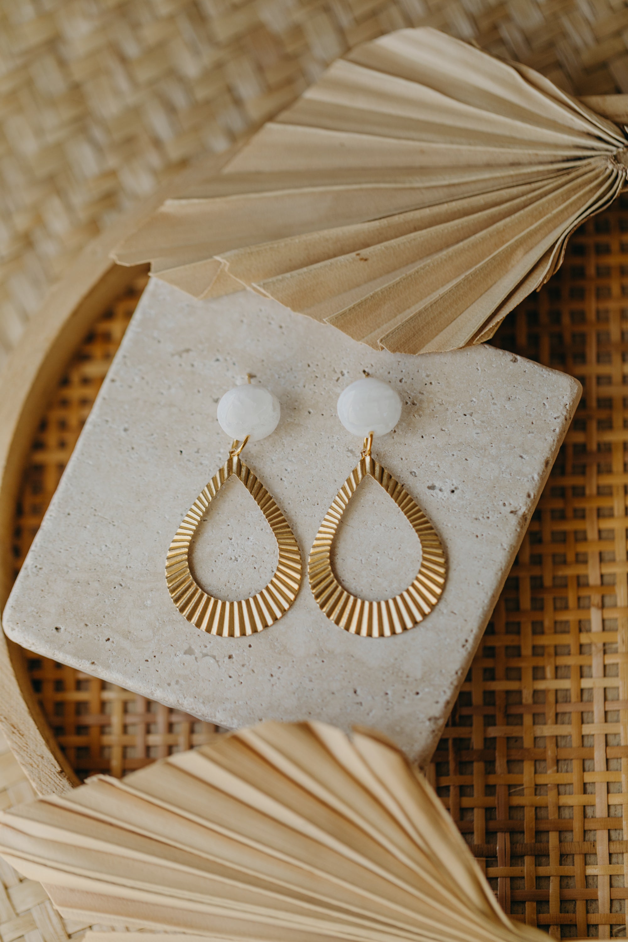 ALMA - Polymer Ton Ohrring in weiß-transparent