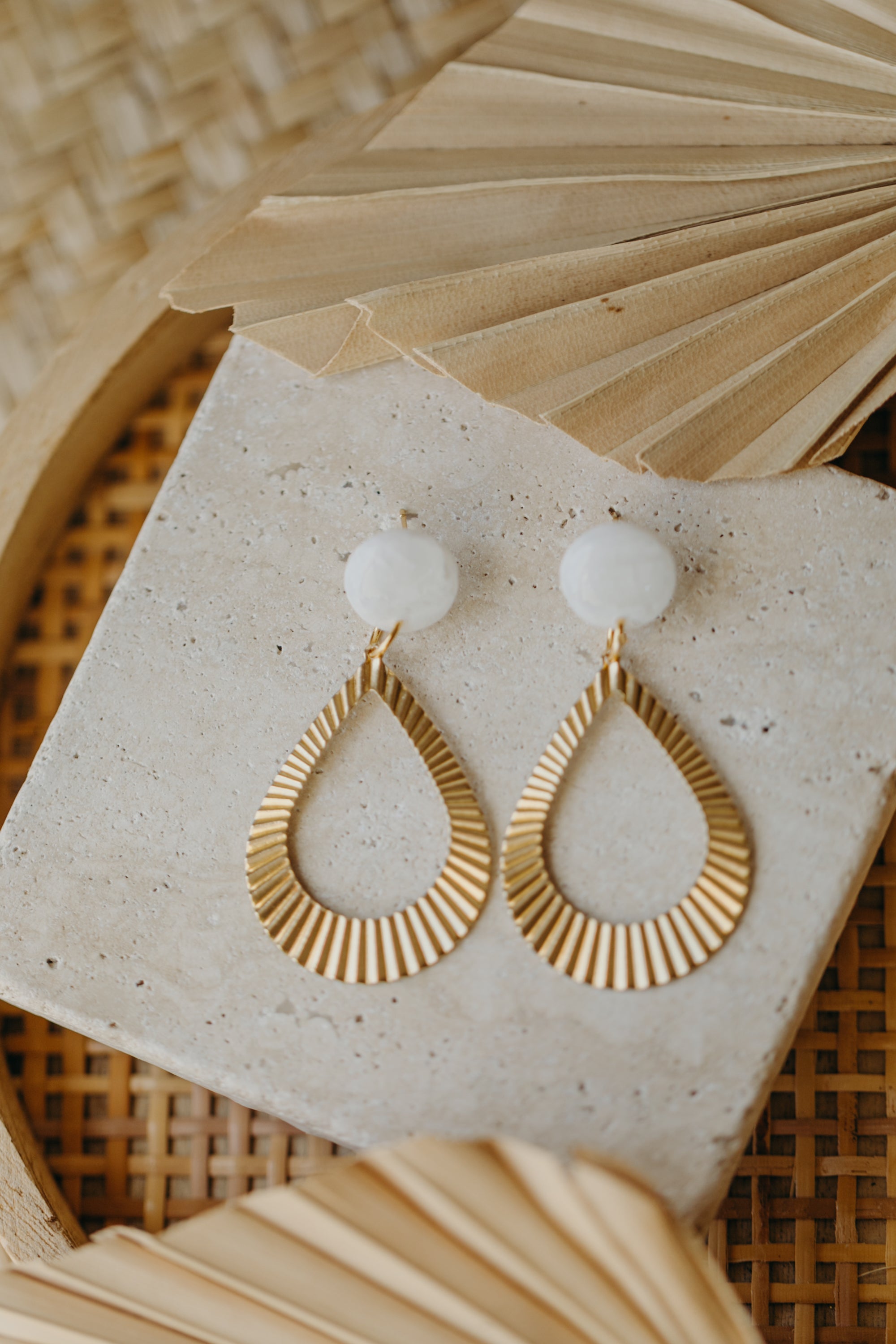 ALMA - Polymer Ton Ohrring in weiß-transparent