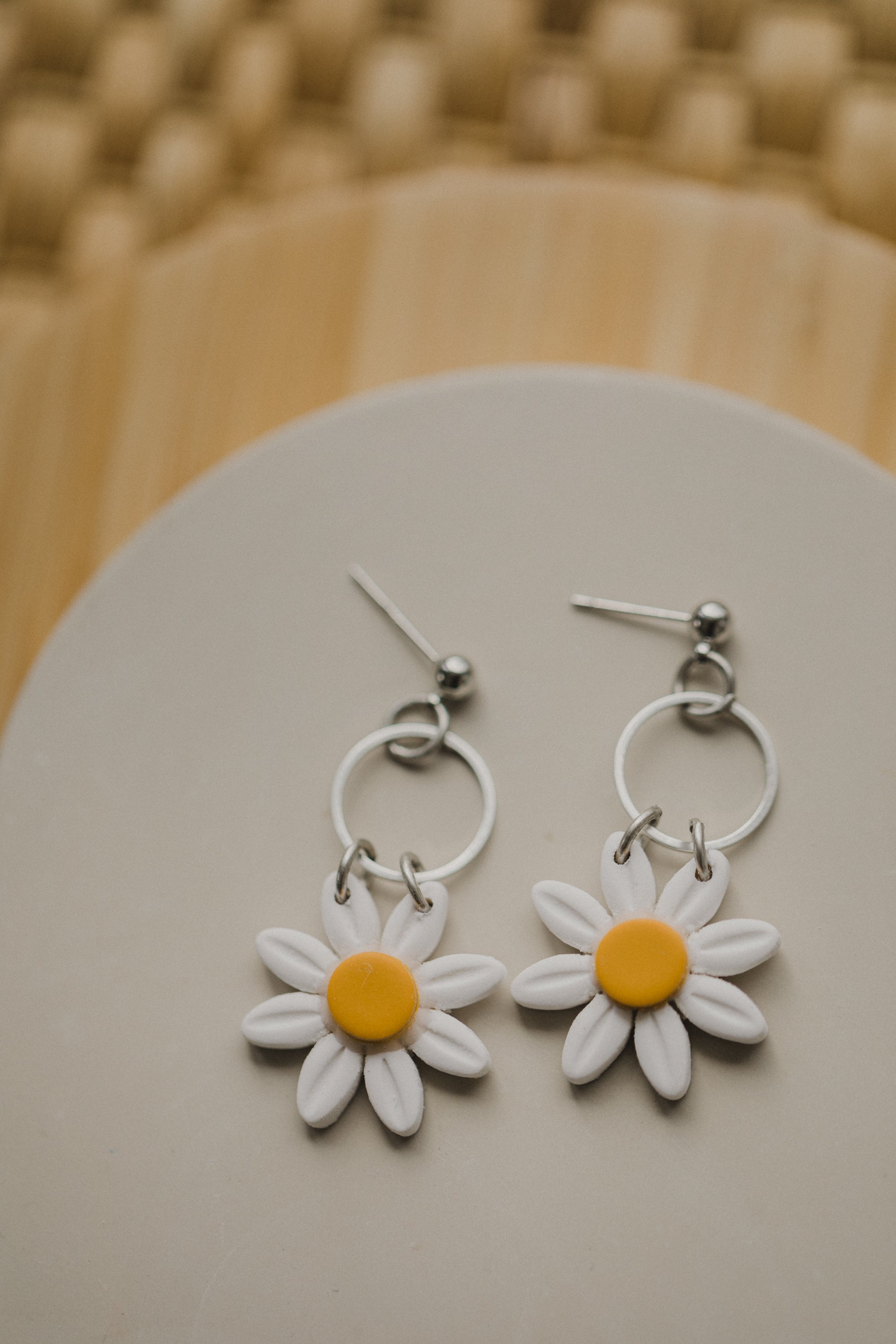 Daisy Ohrringe aus Polymer Ton mit rundem Kreis