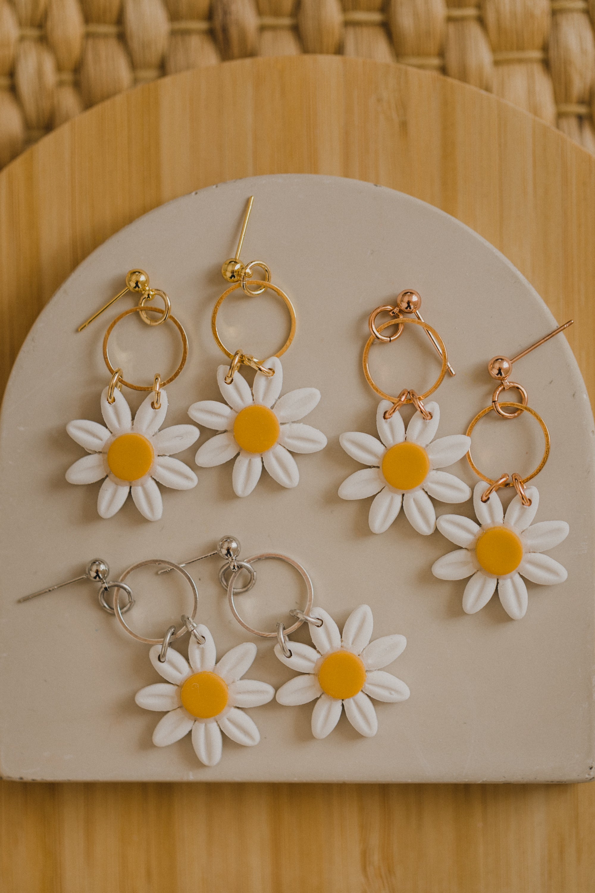 Daisy Ohrringe aus Polymer Ton mit rundem Kreis