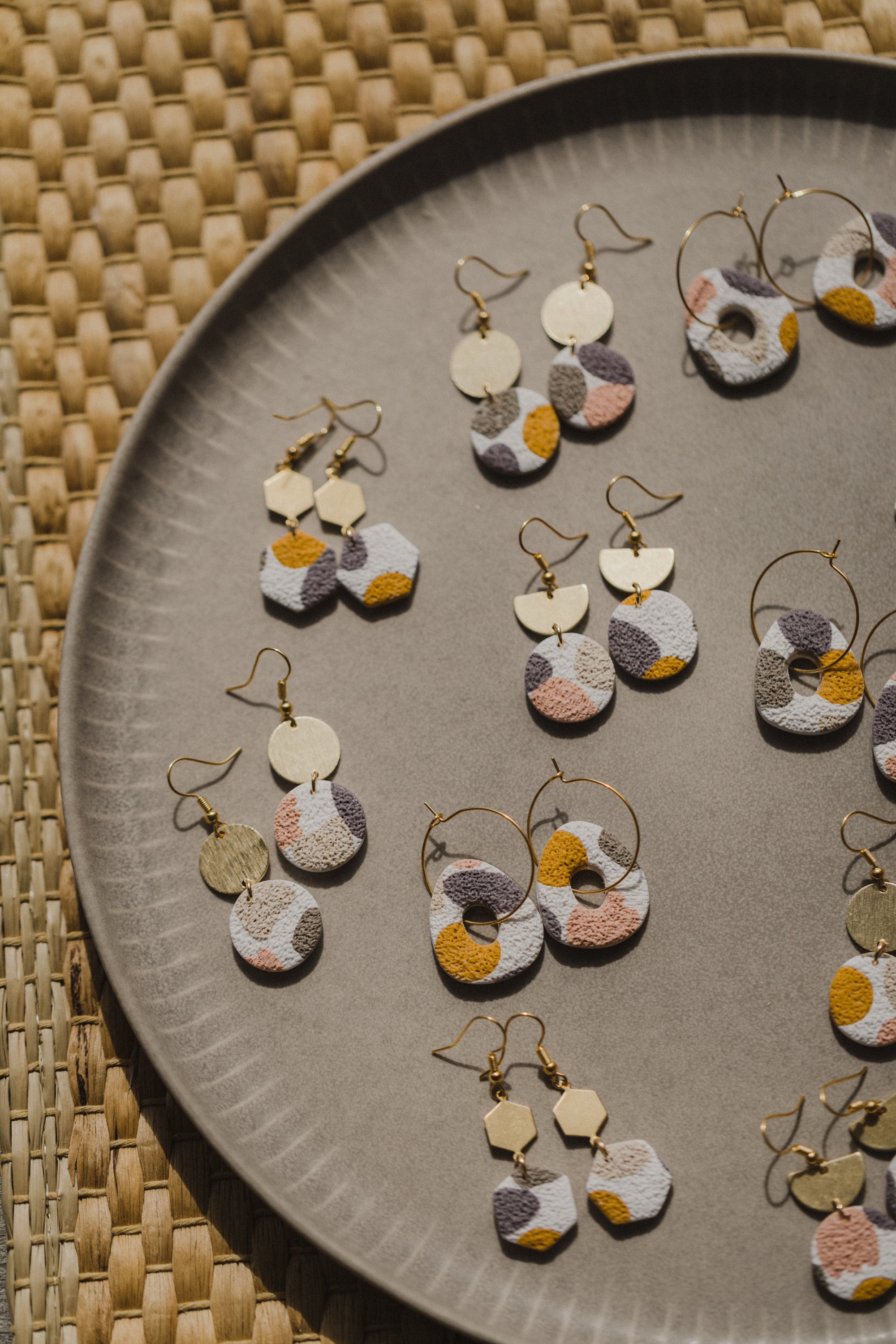 Bunte secheckige Terrazzo Ohrringe aus Polymer Ton