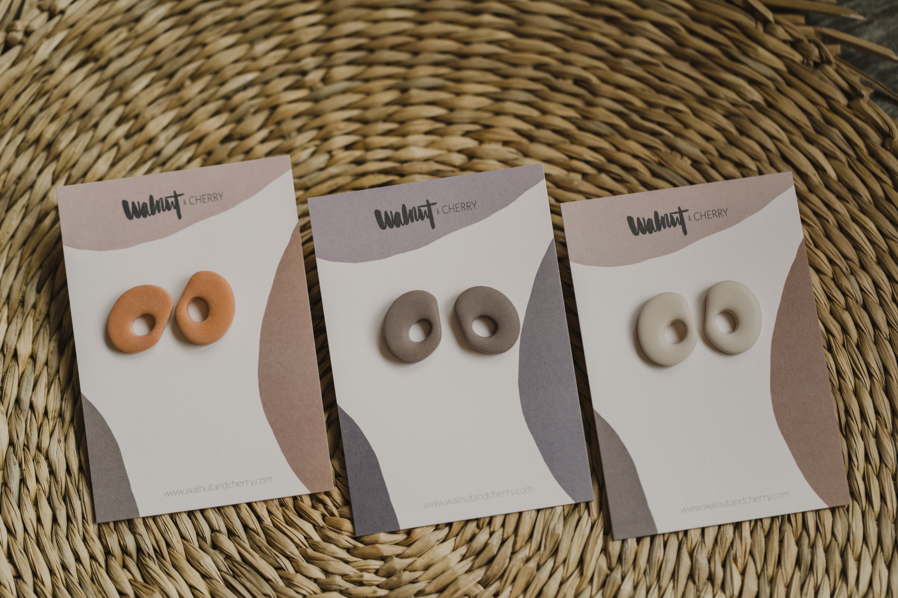 LEONIE - ovale organische Ohrstecker aus Polymer Ton