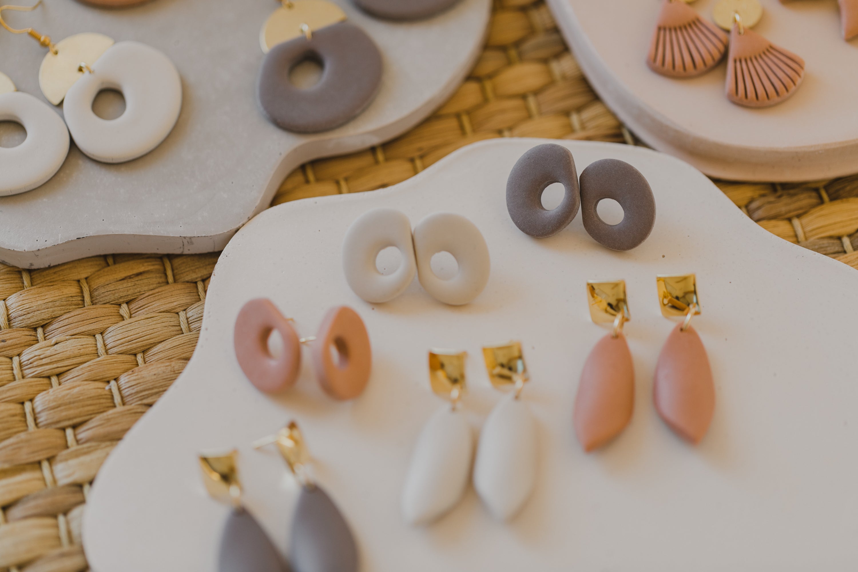 MARJA - small drop earrings gold