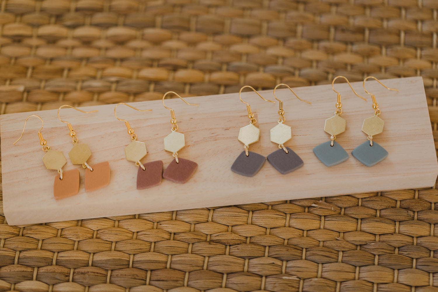 MARGA -kleine Hängeohrringe aus Polymer Ton