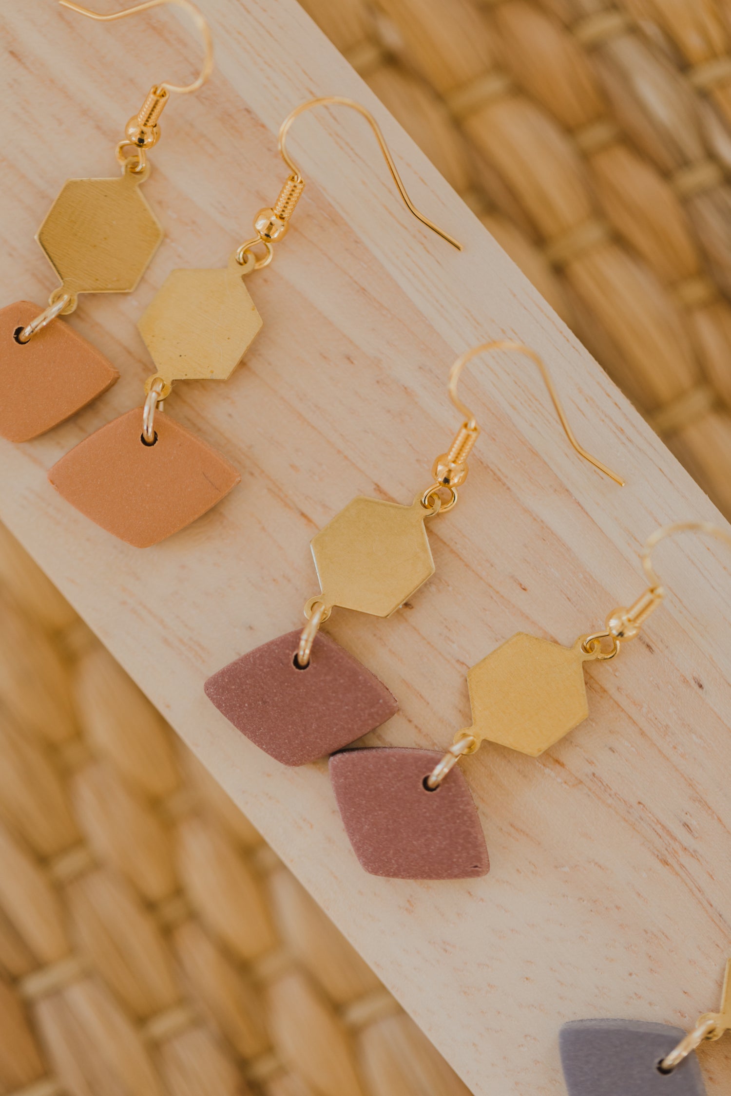 MARGA -kleine Hängeohrringe aus Polymer Ton