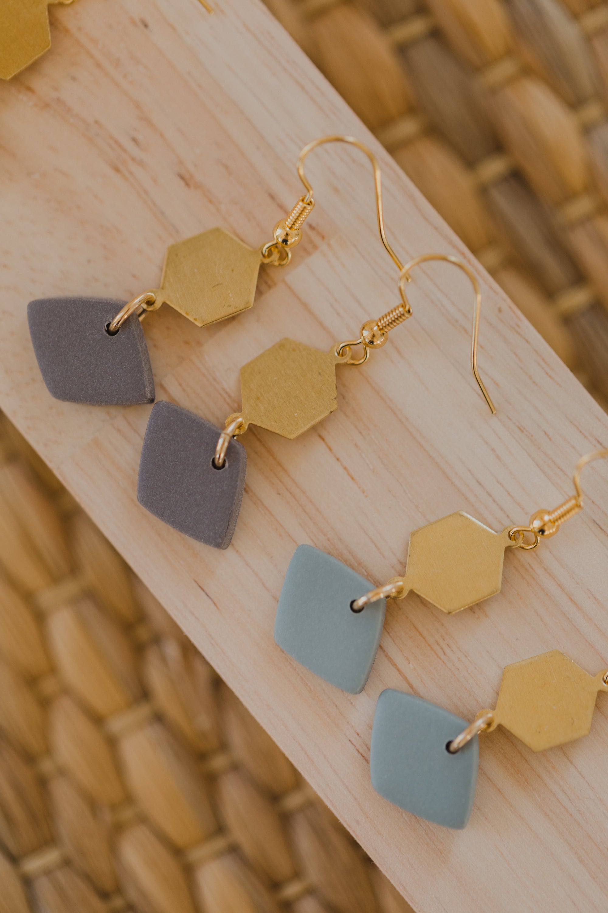 MARGA -kleine Hängeohrringe aus Polymer Ton