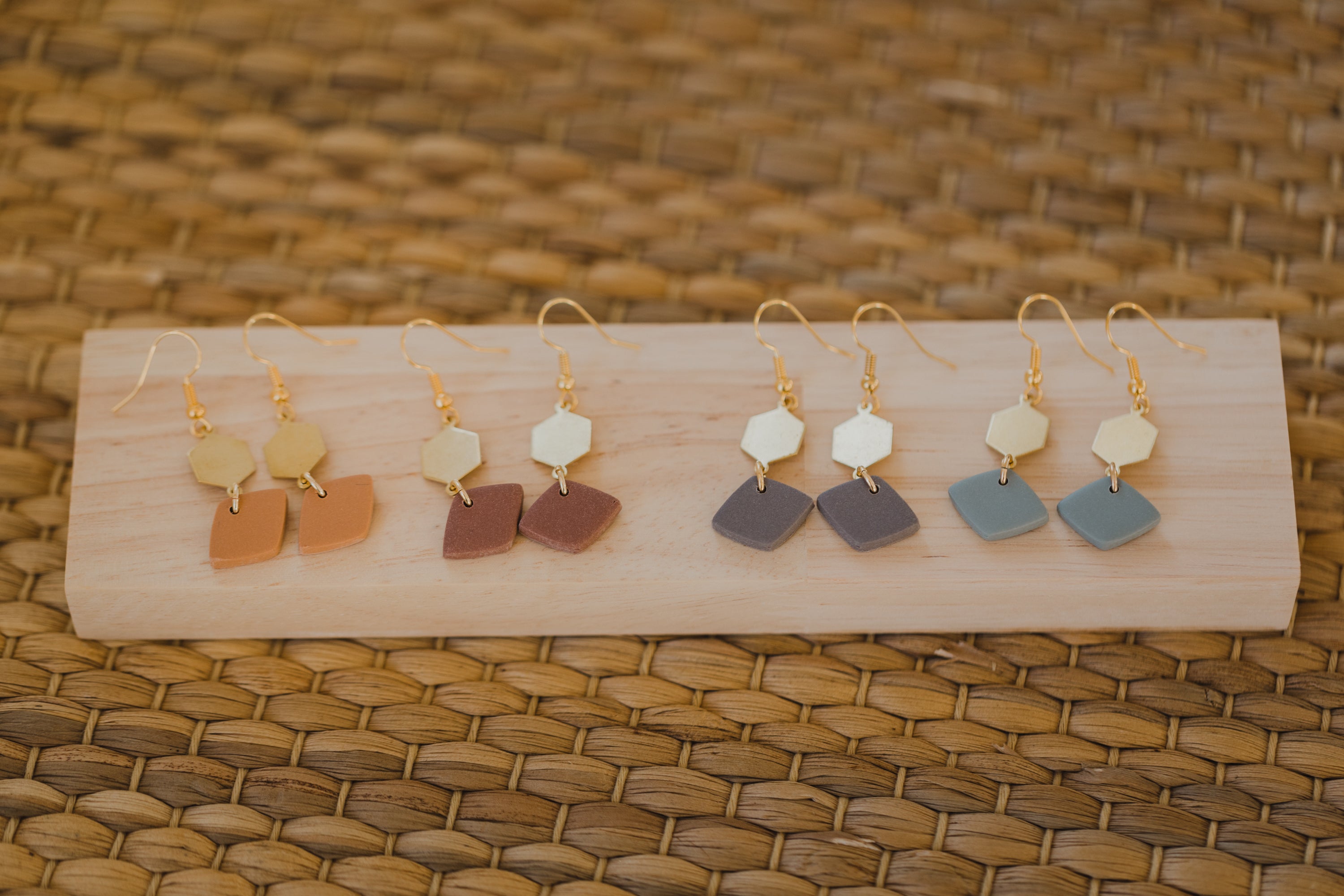 MARGA -kleine Hängeohrringe aus Polymer Ton