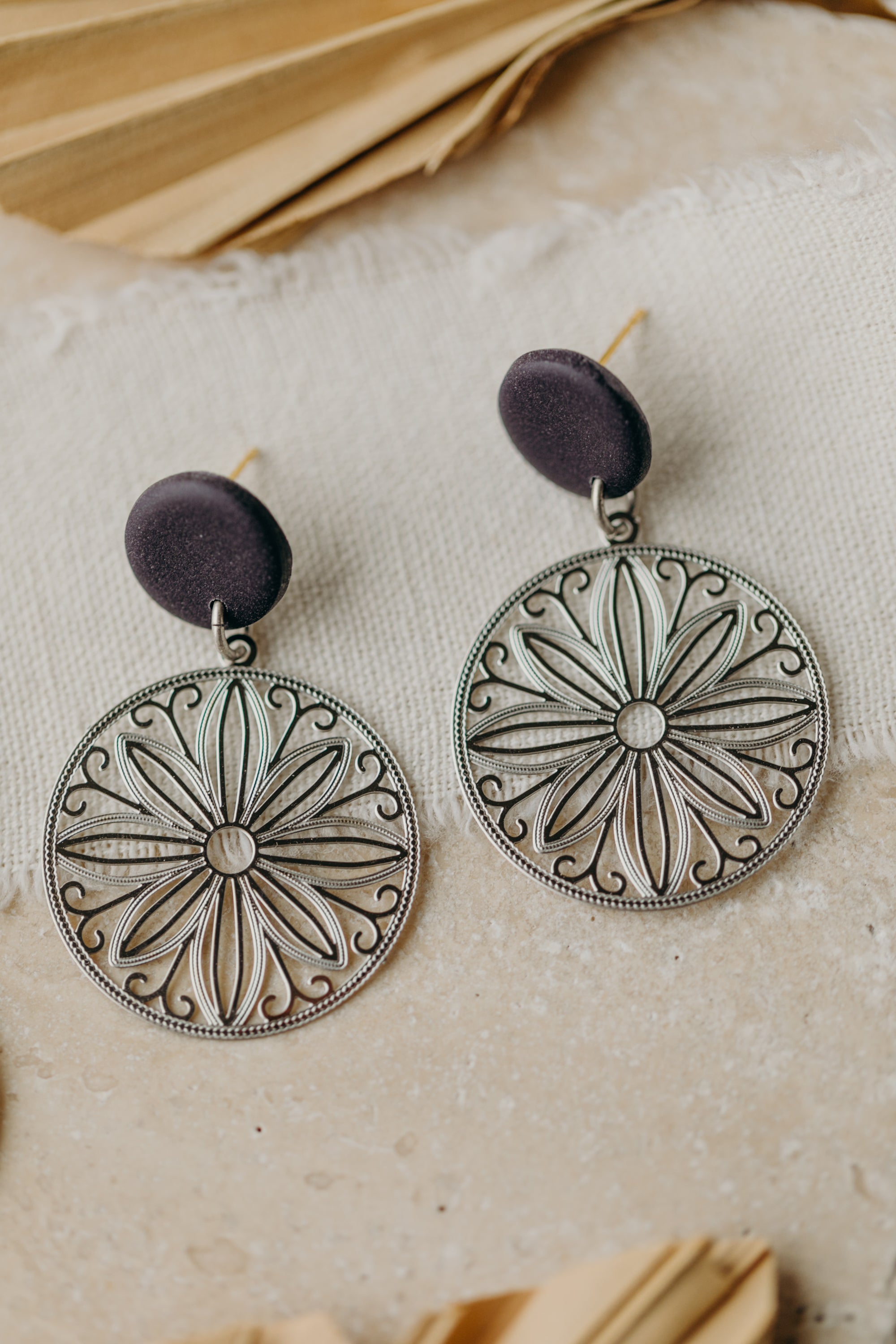 Runde Polymer Ton Ohrstecker mit Blume