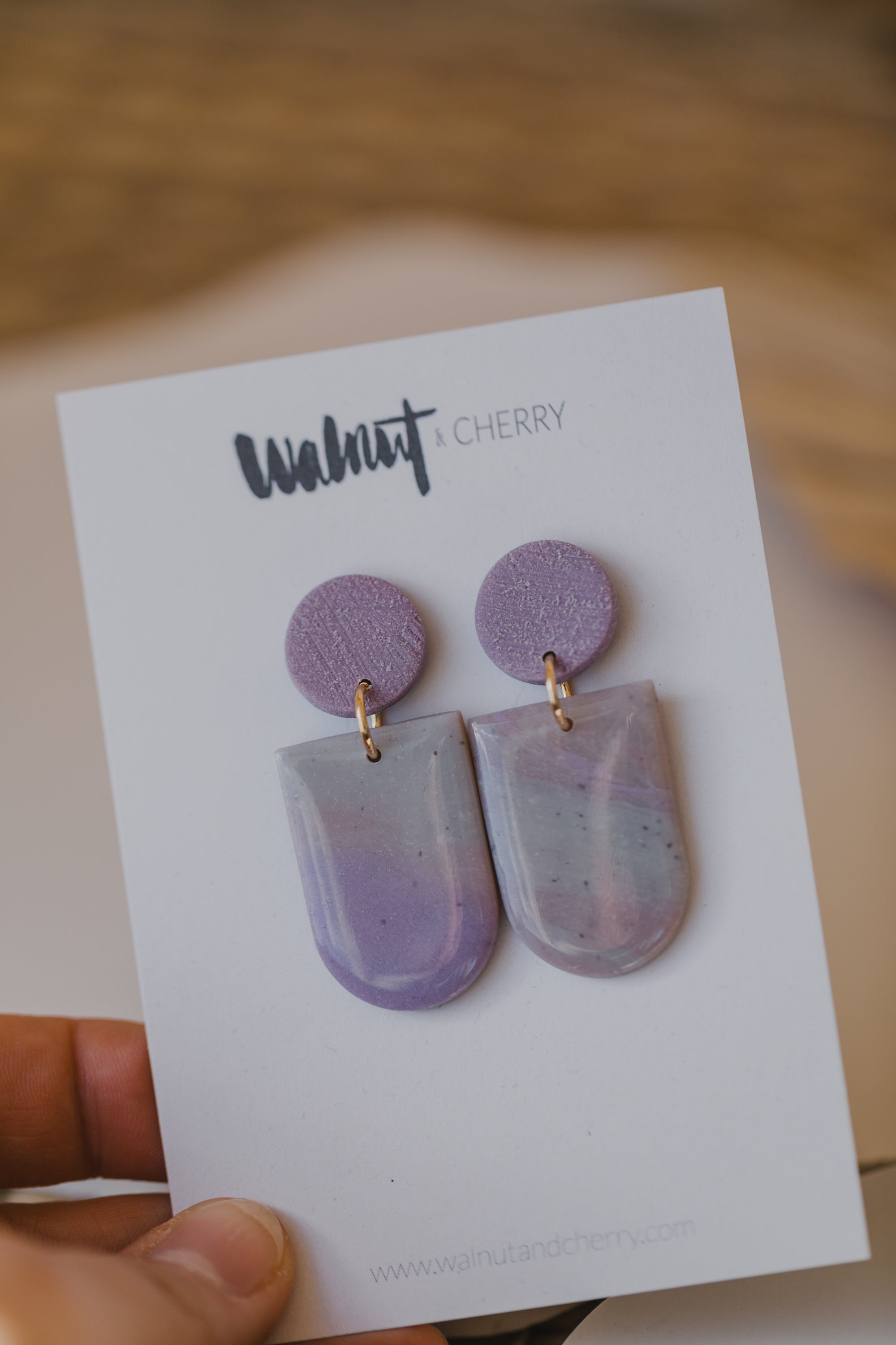 GAIA - runde bunte Ohrringe aus Polymer Ton in Bogen Form