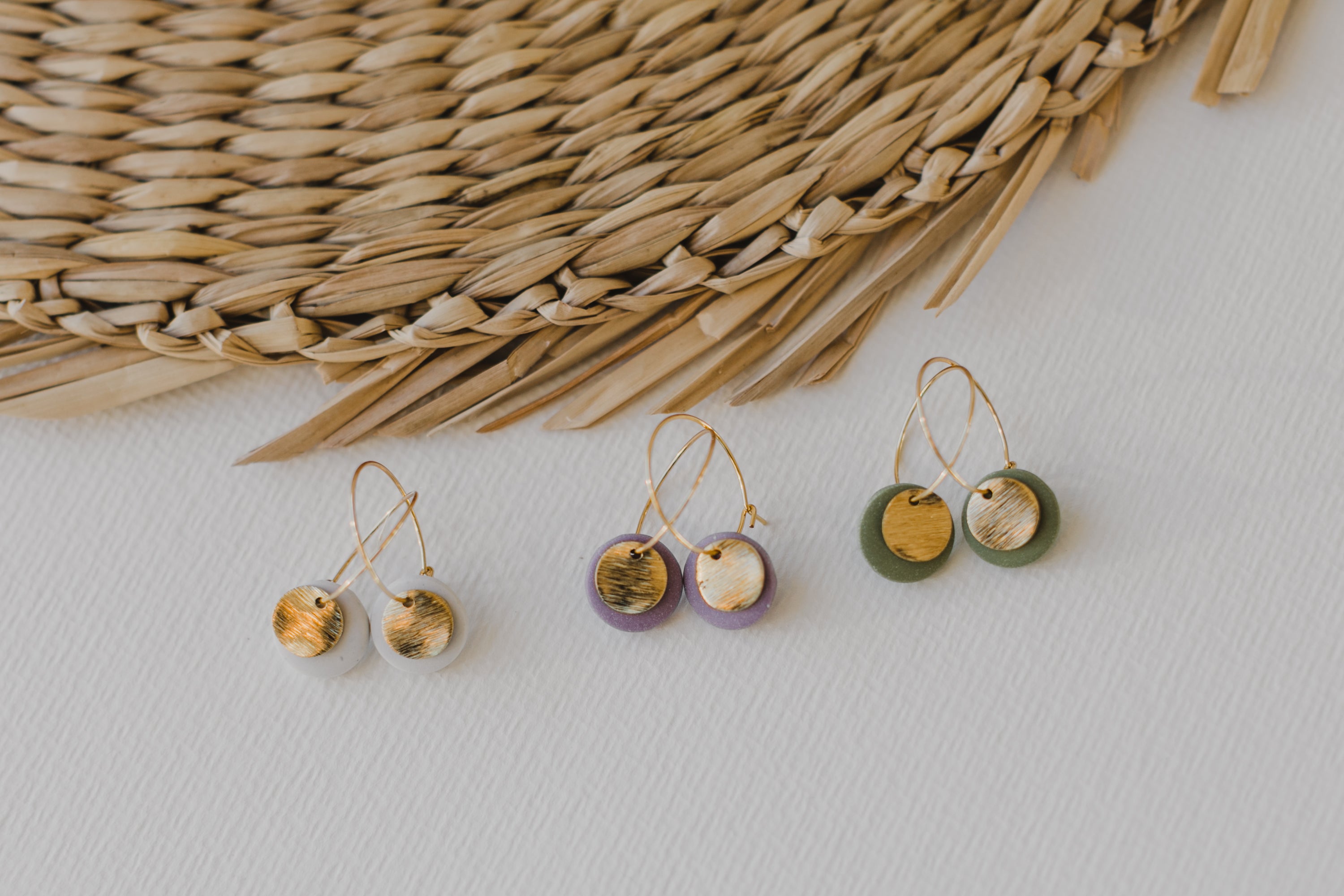 Creolen mit kleinem Plättchen in Frühlingsfarben