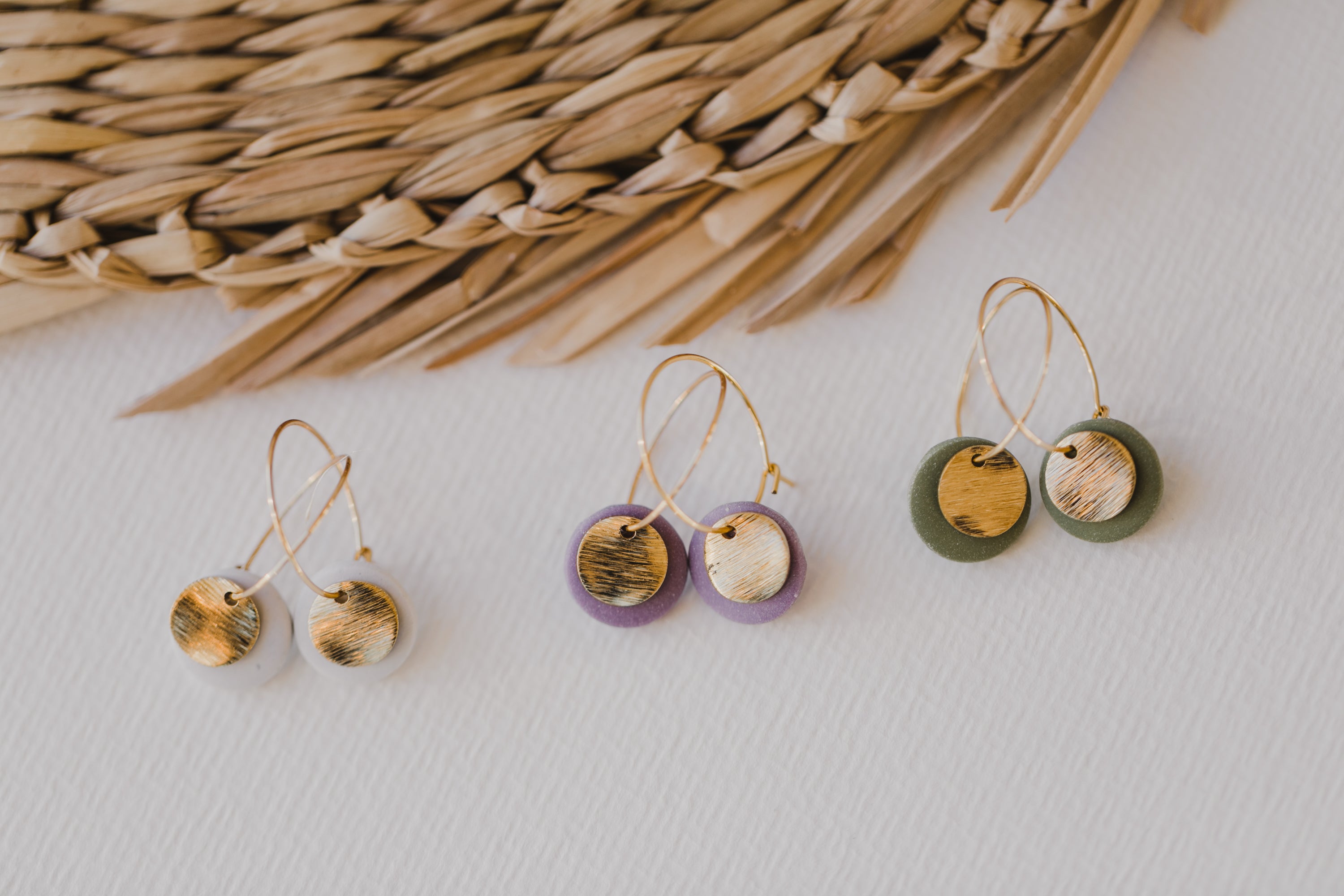 Creolen mit kleinem Plättchen in Frühlingsfarben