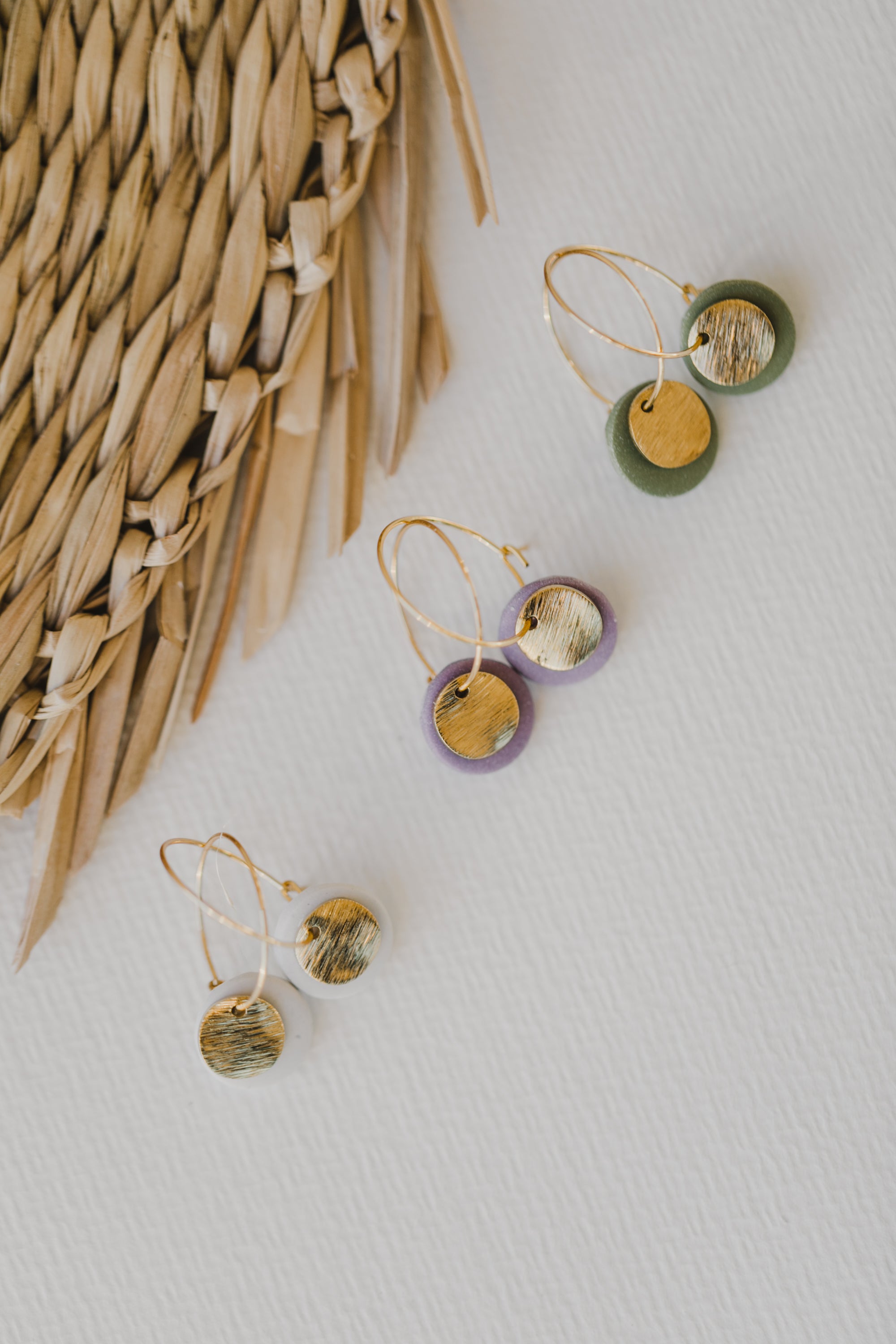 Creolen mit kleinem Plättchen in Frühlingsfarben