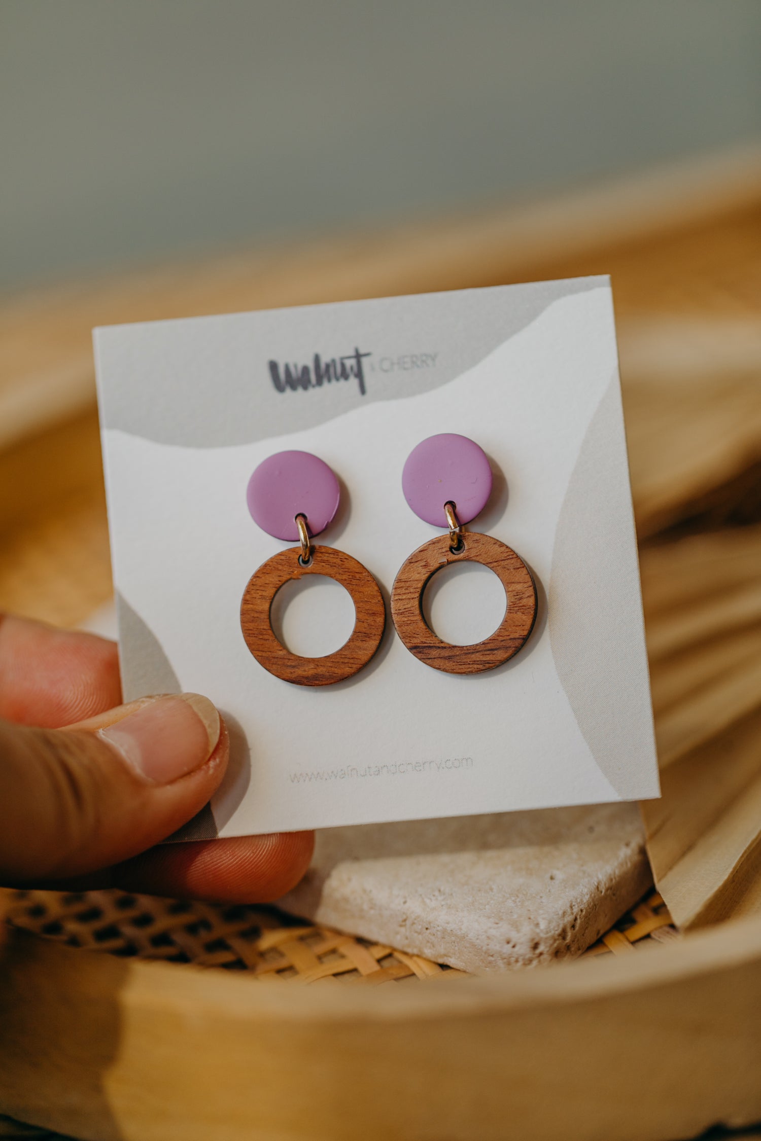 BECCA - runde Polymer Ton Ohrringe in Fuchsia mit Holzanhänger kleiner Kreis