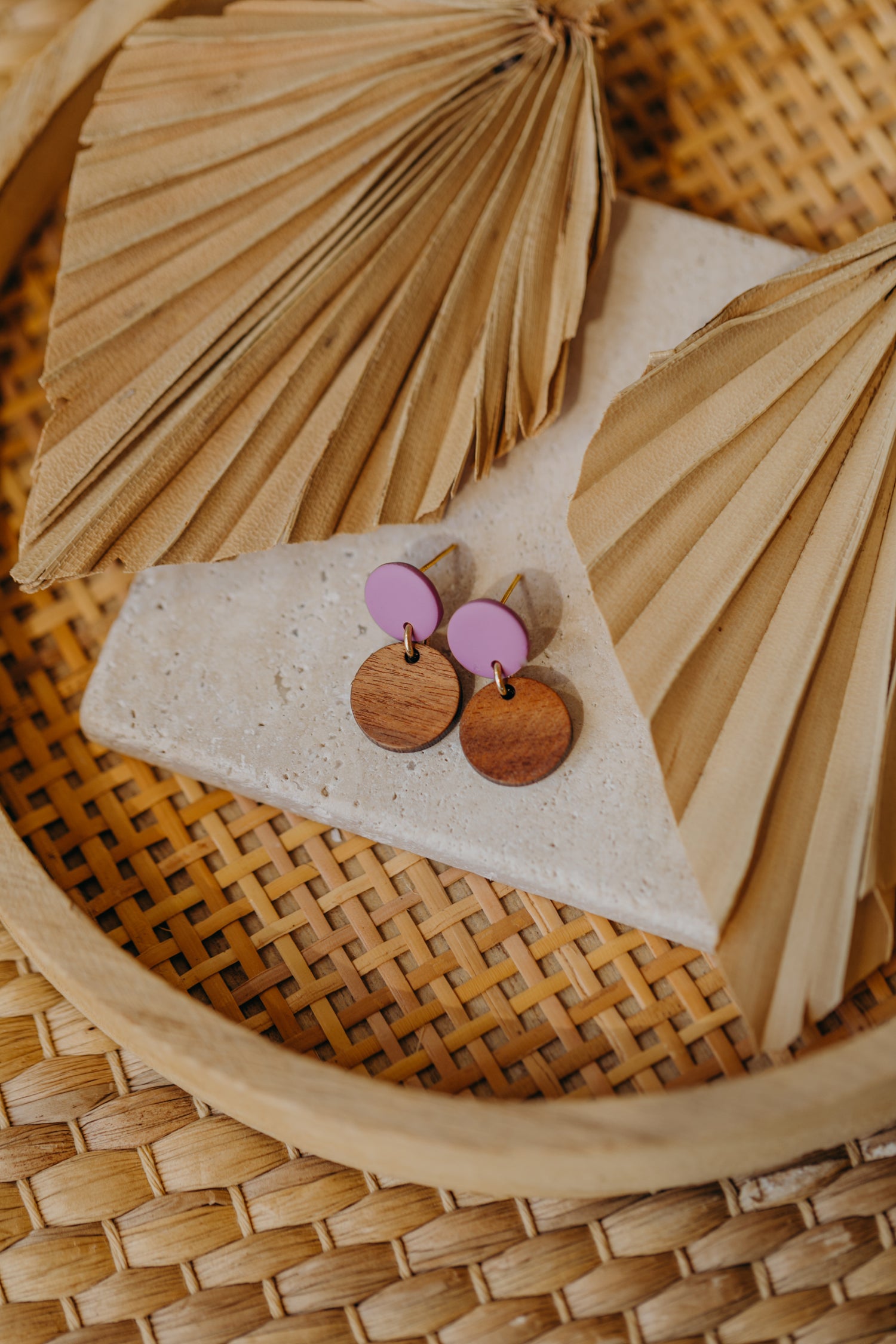 YUMI - round polymer clay earrings in fuchsia with round wooden pendant