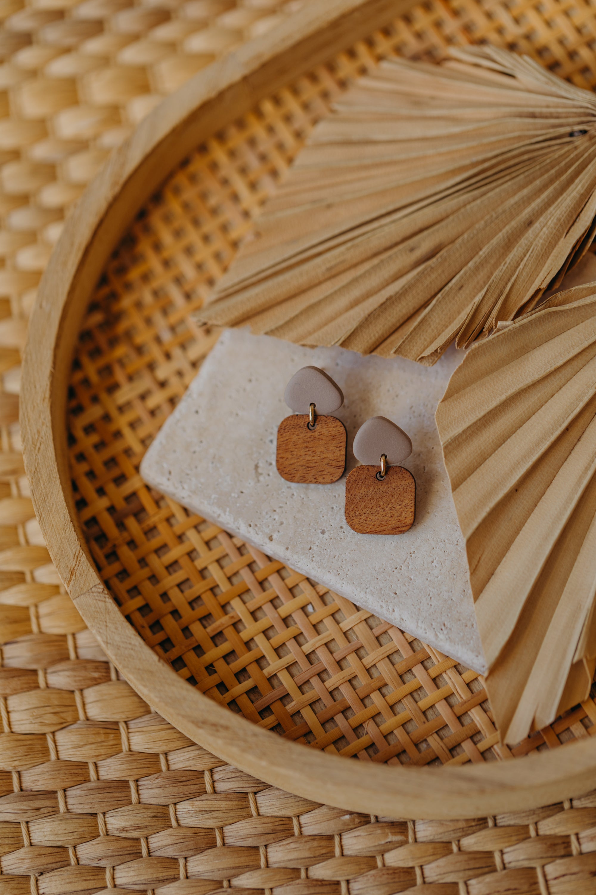 CARLA - triangular polymer clay earrings in pebble with rectangular wooden pendant