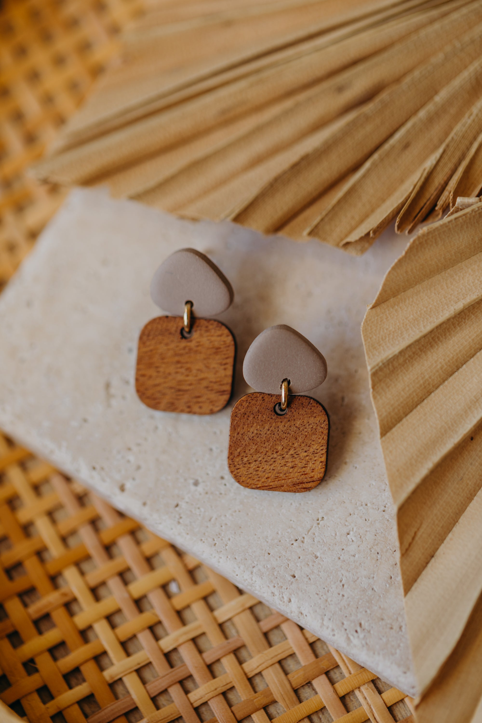 CARLA - triangular polymer clay earrings in pebble with rectangular wooden pendant