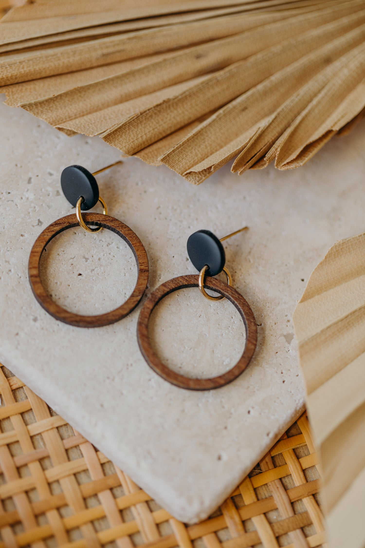 MALIA - round polymer clay earrings in black with wooden pendant circle