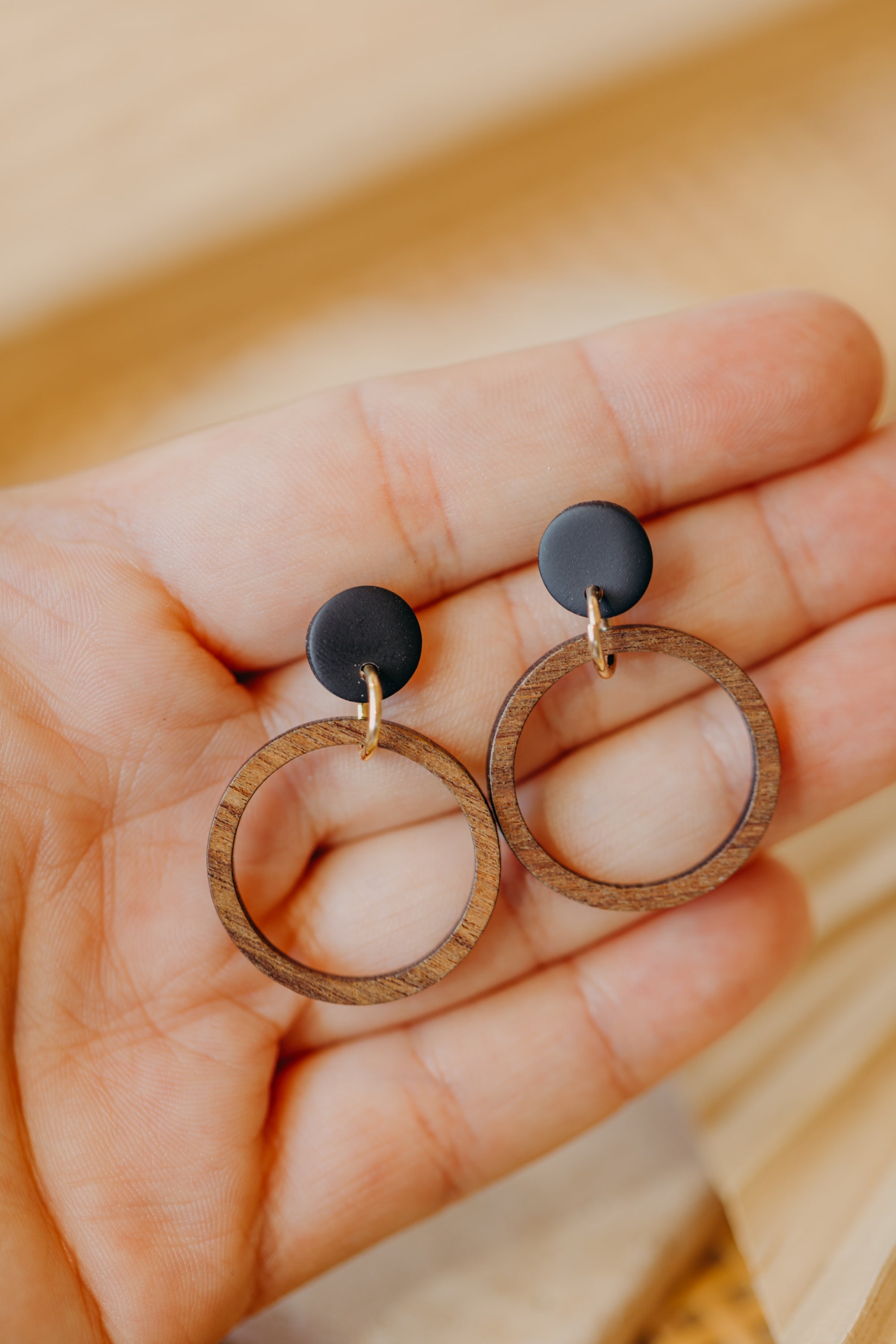 MALIA - round polymer clay earrings in black with wooden pendant circle