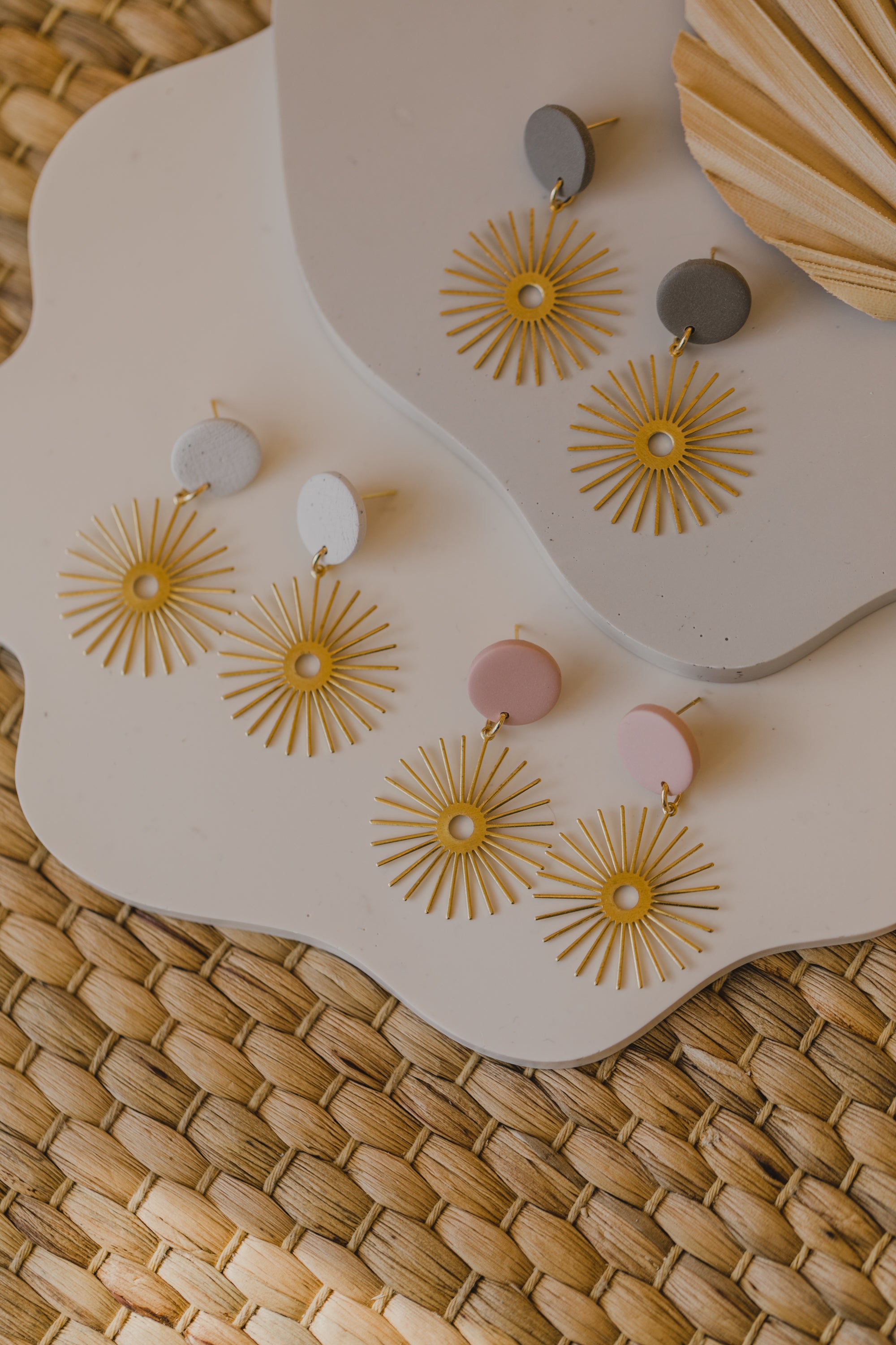 HELIA - runde Polymer Ton Ohrring mit Sonne