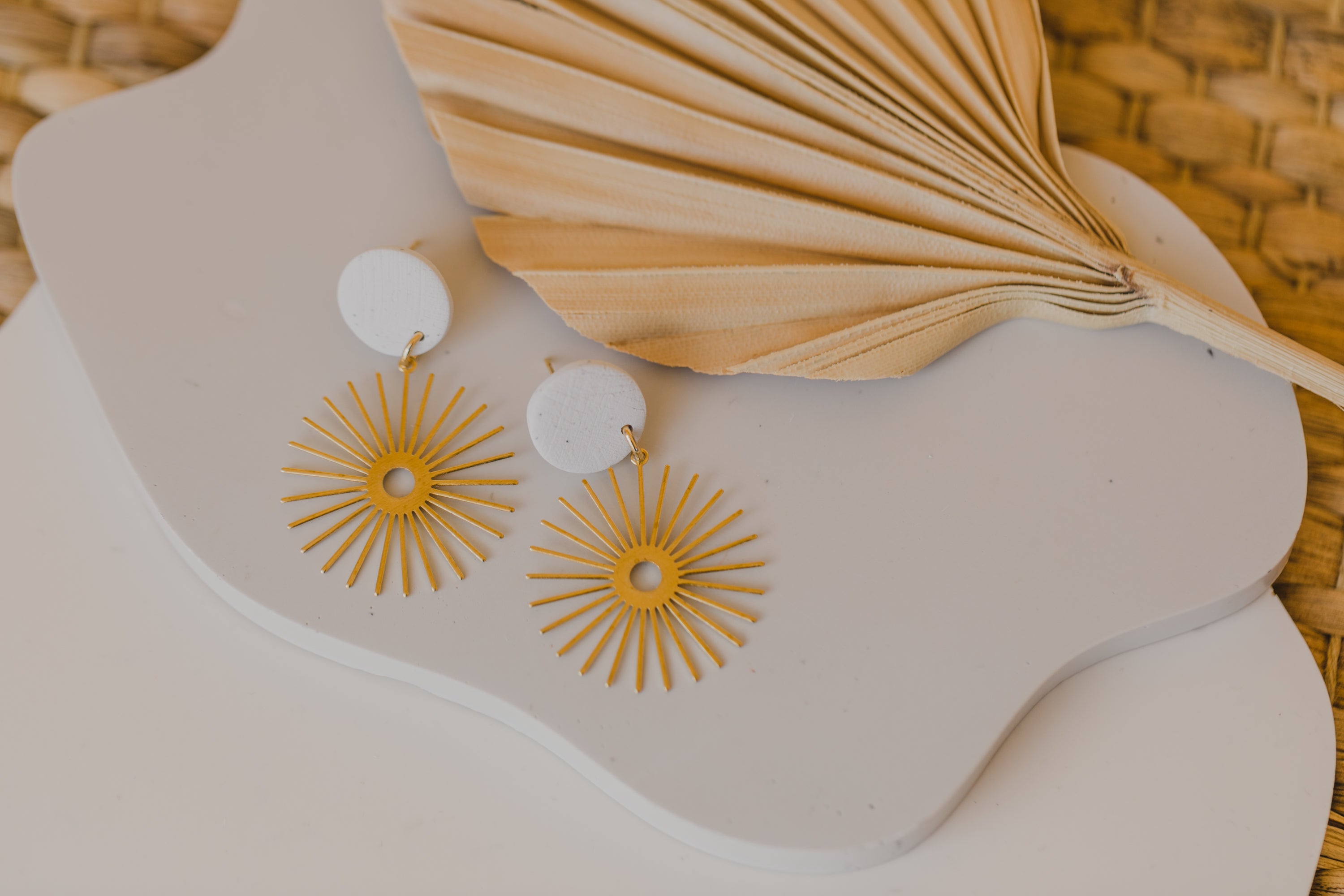 HELIA - runde Polymer Ton Ohrring mit Sonne