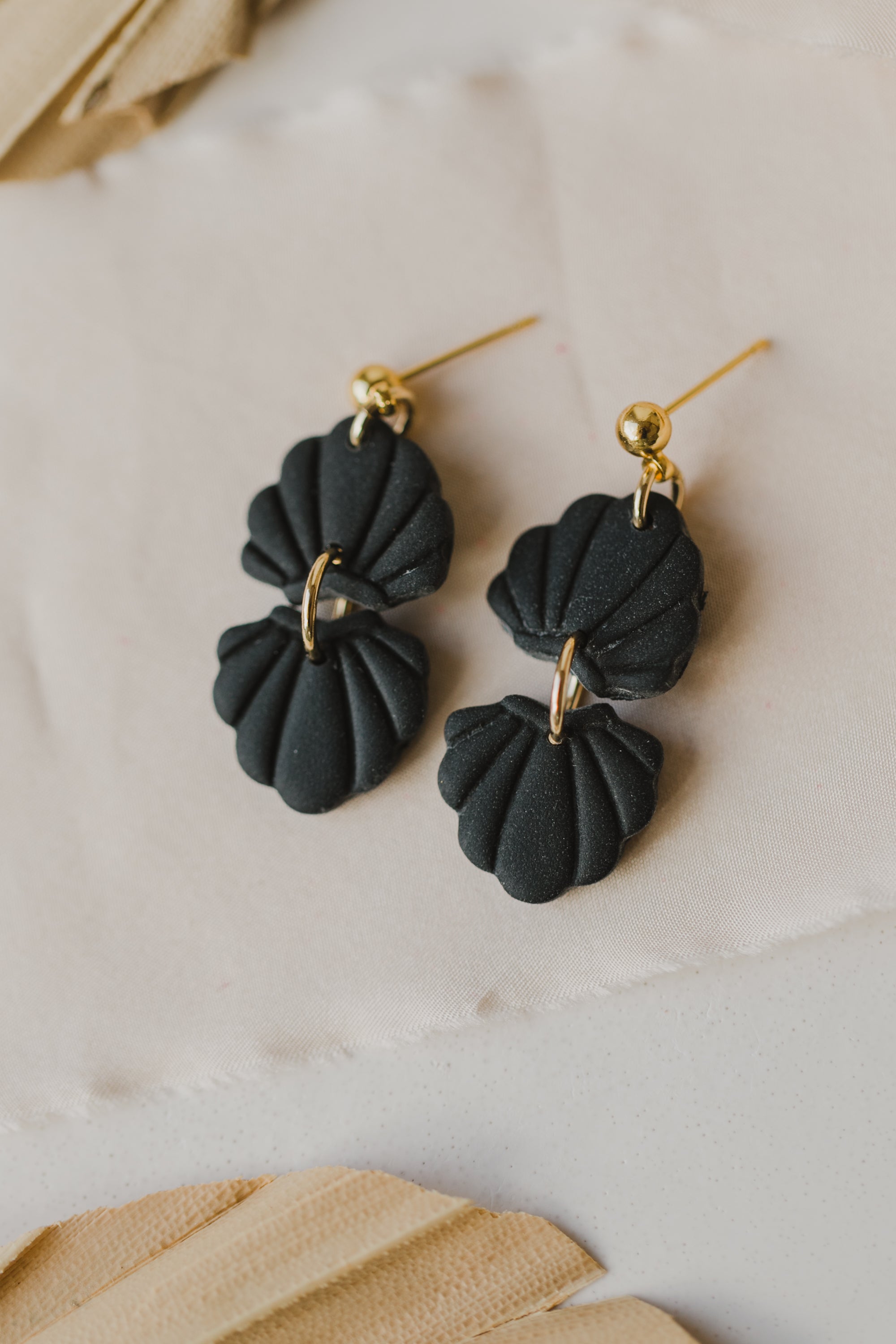 MARJA - small drop earrings gold