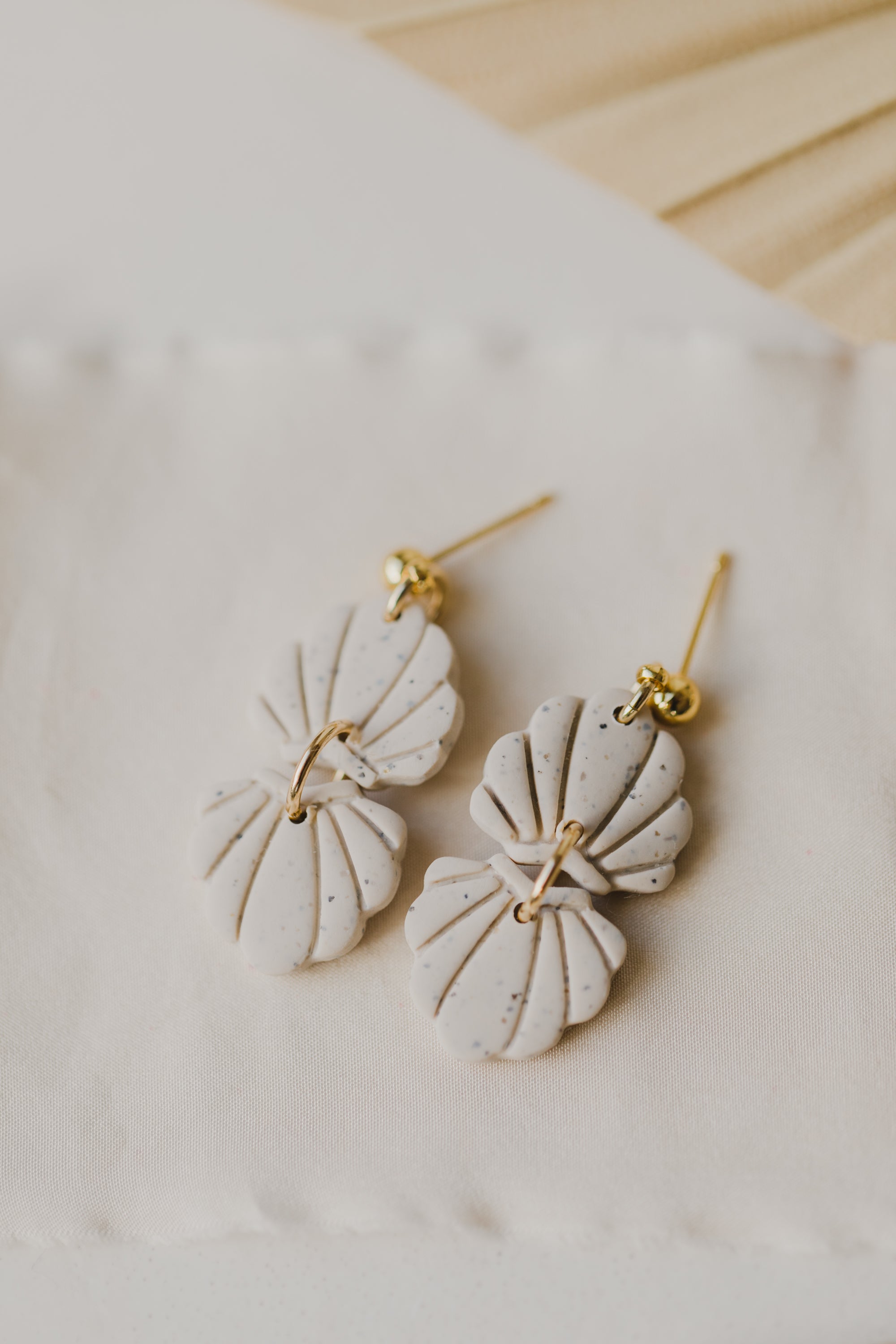 MARJA - small drop earrings gold