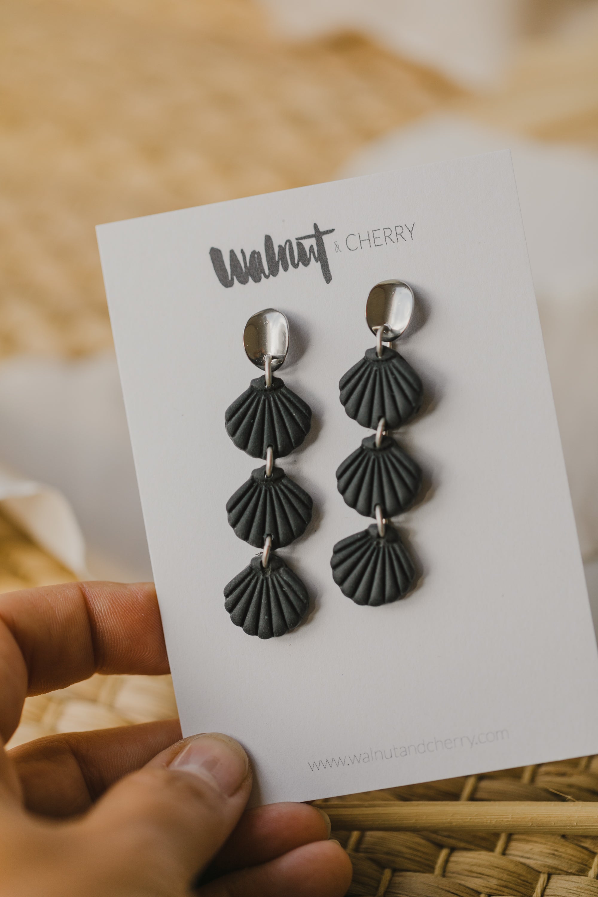 MARJA - small drop earrings gold