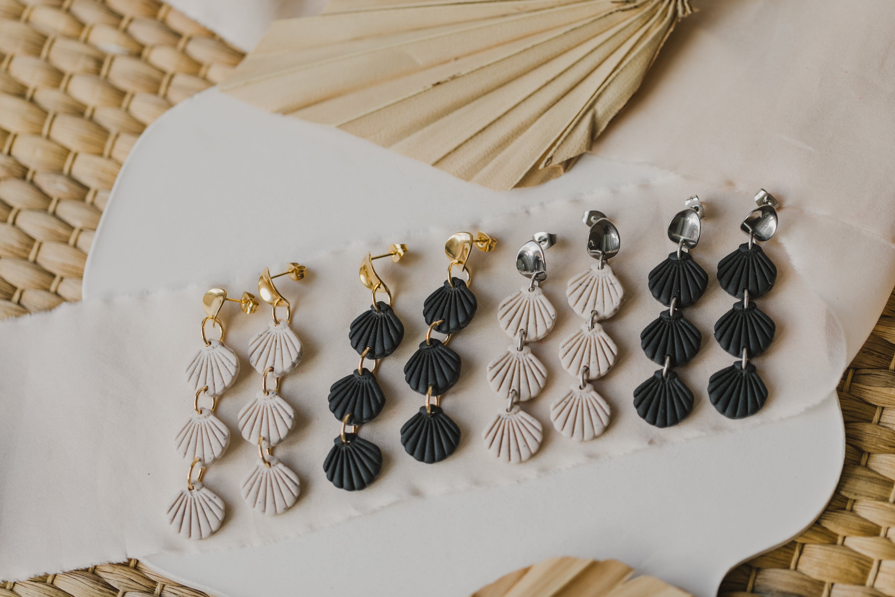 MARJA - small drop earrings gold