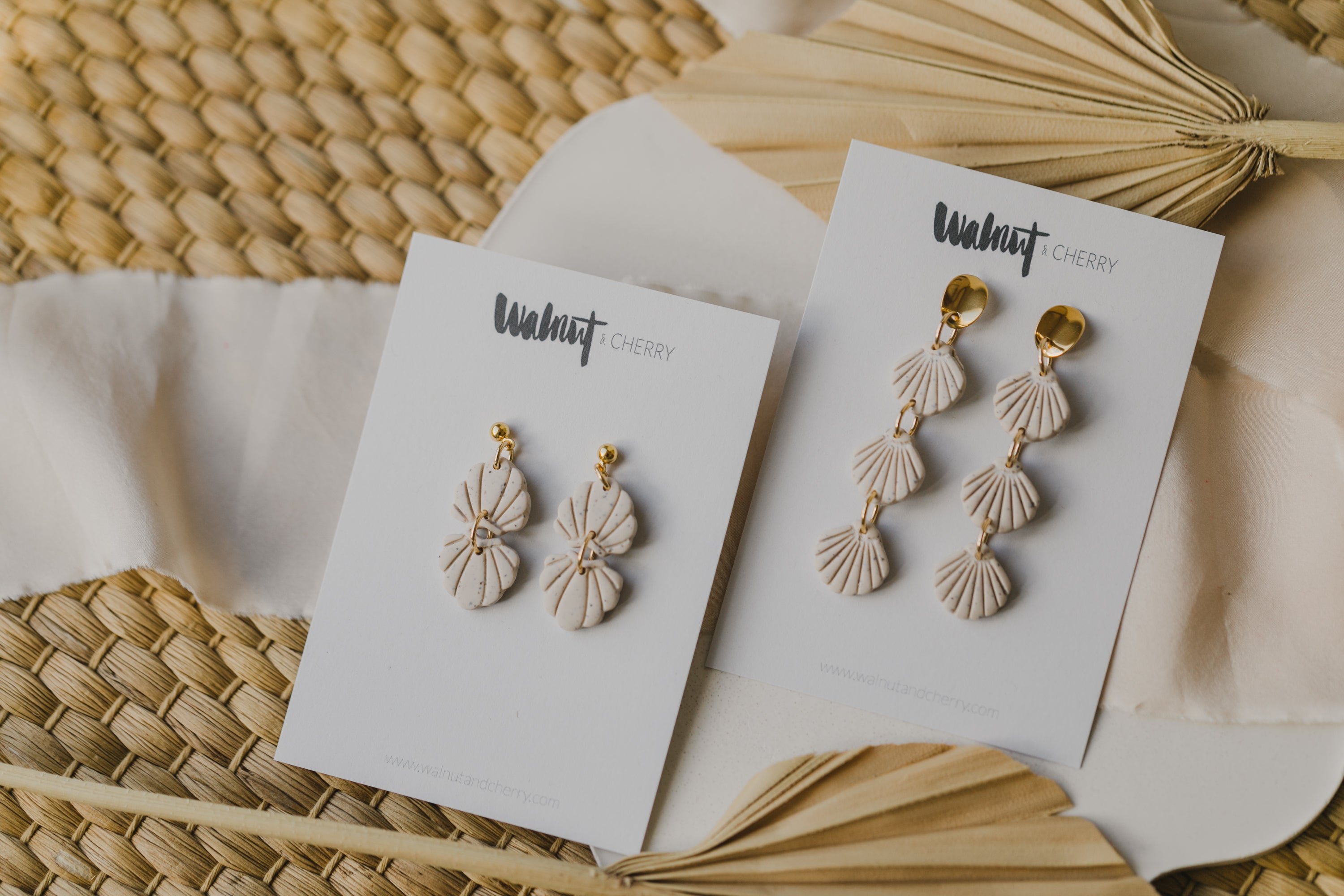 MARJA - small drop earrings gold