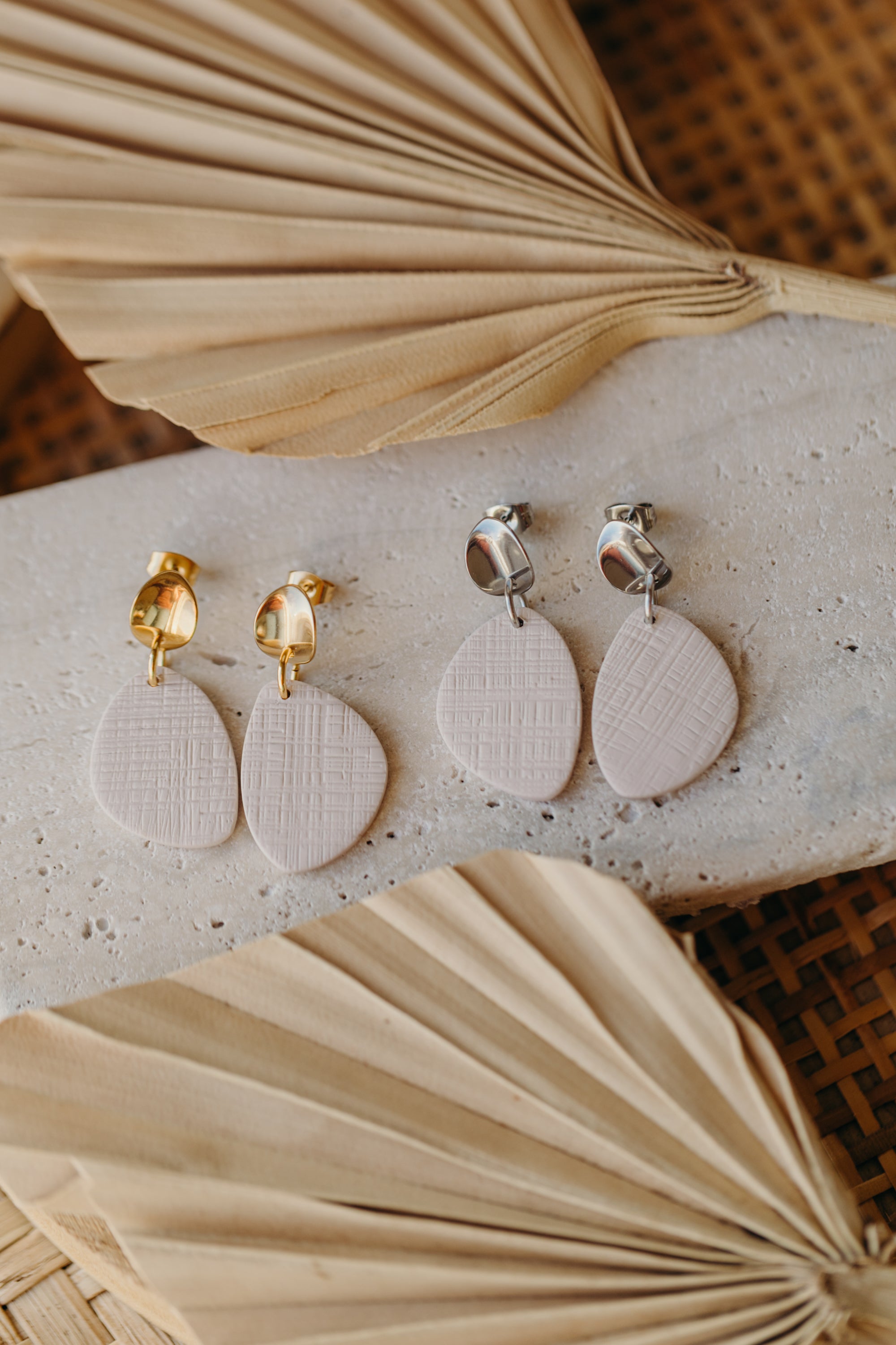 MARJA - small drop earrings gold