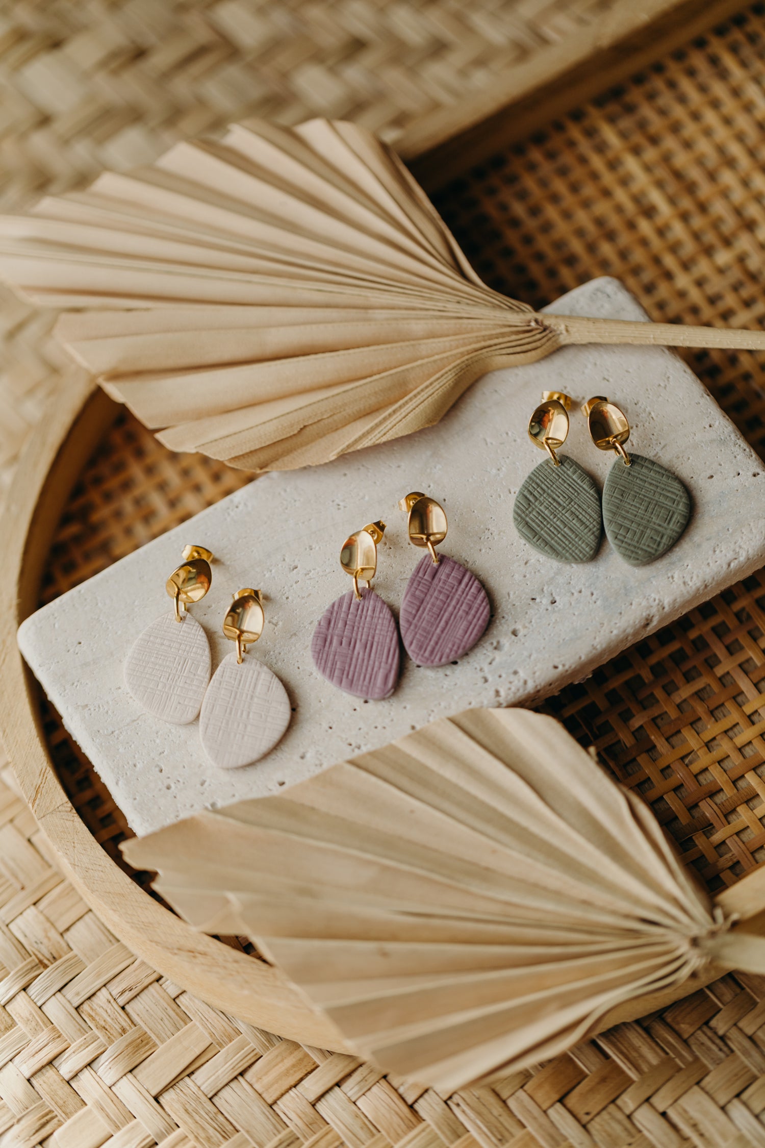 SCULLY - eukalyptus grüne ovale Ohrringe aus Polymer Ton Ohrringe mit Muster