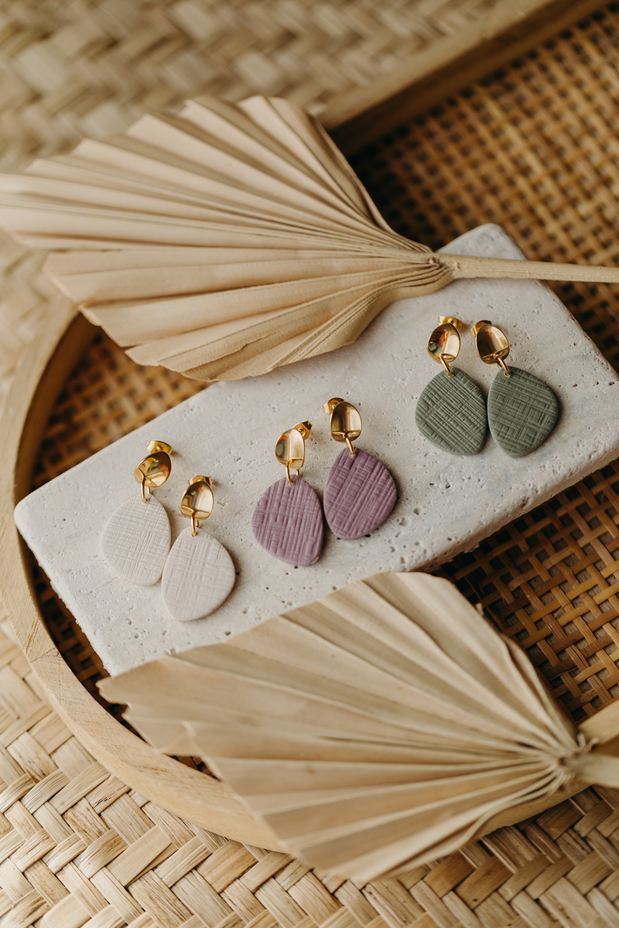 SCULLY - eukalyptus grüne ovale Ohrringe aus Polymer Ton Ohrringe mit Muster