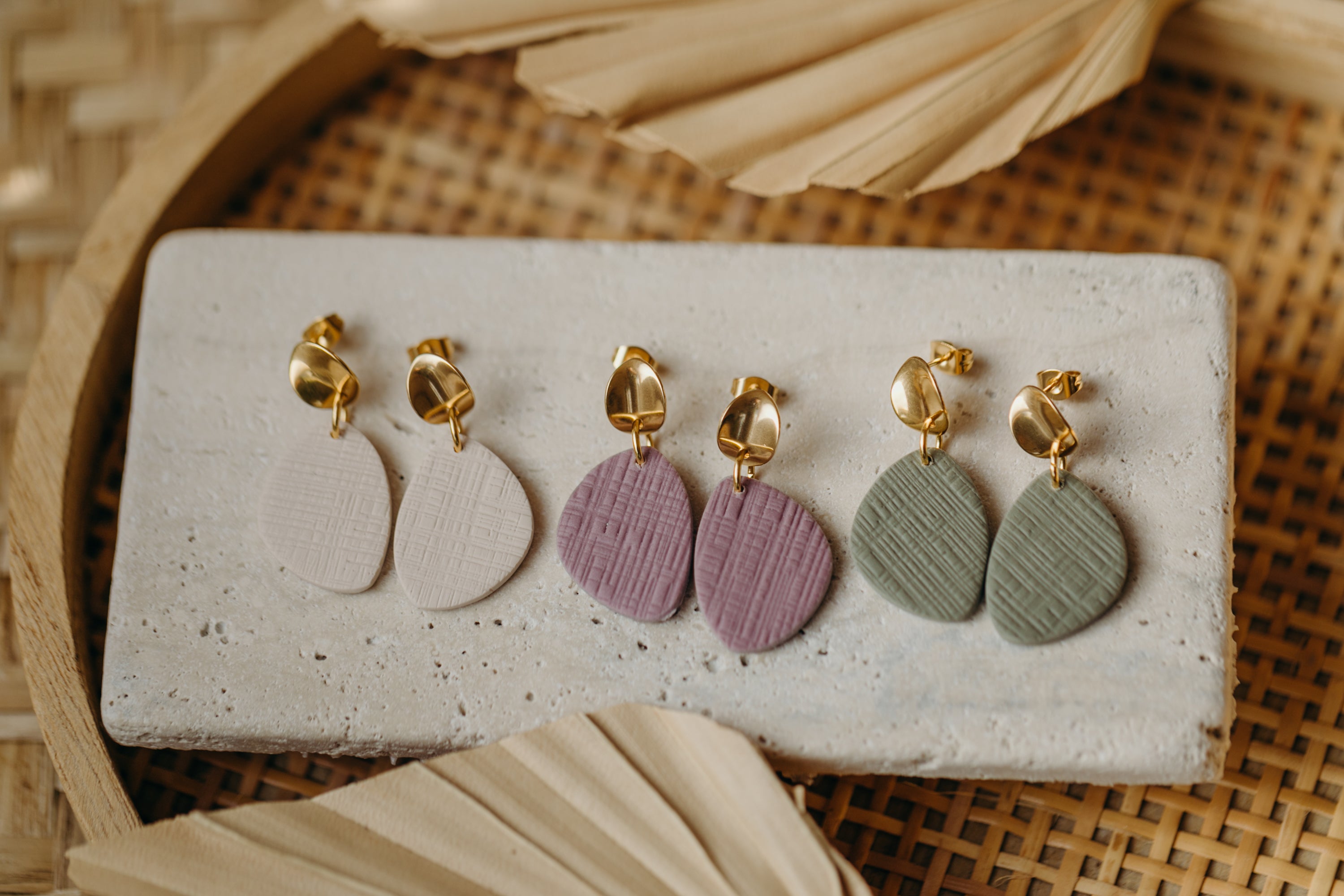 SCULLY - eukalyptus grüne ovale Ohrringe aus Polymer Ton Ohrringe mit Muster