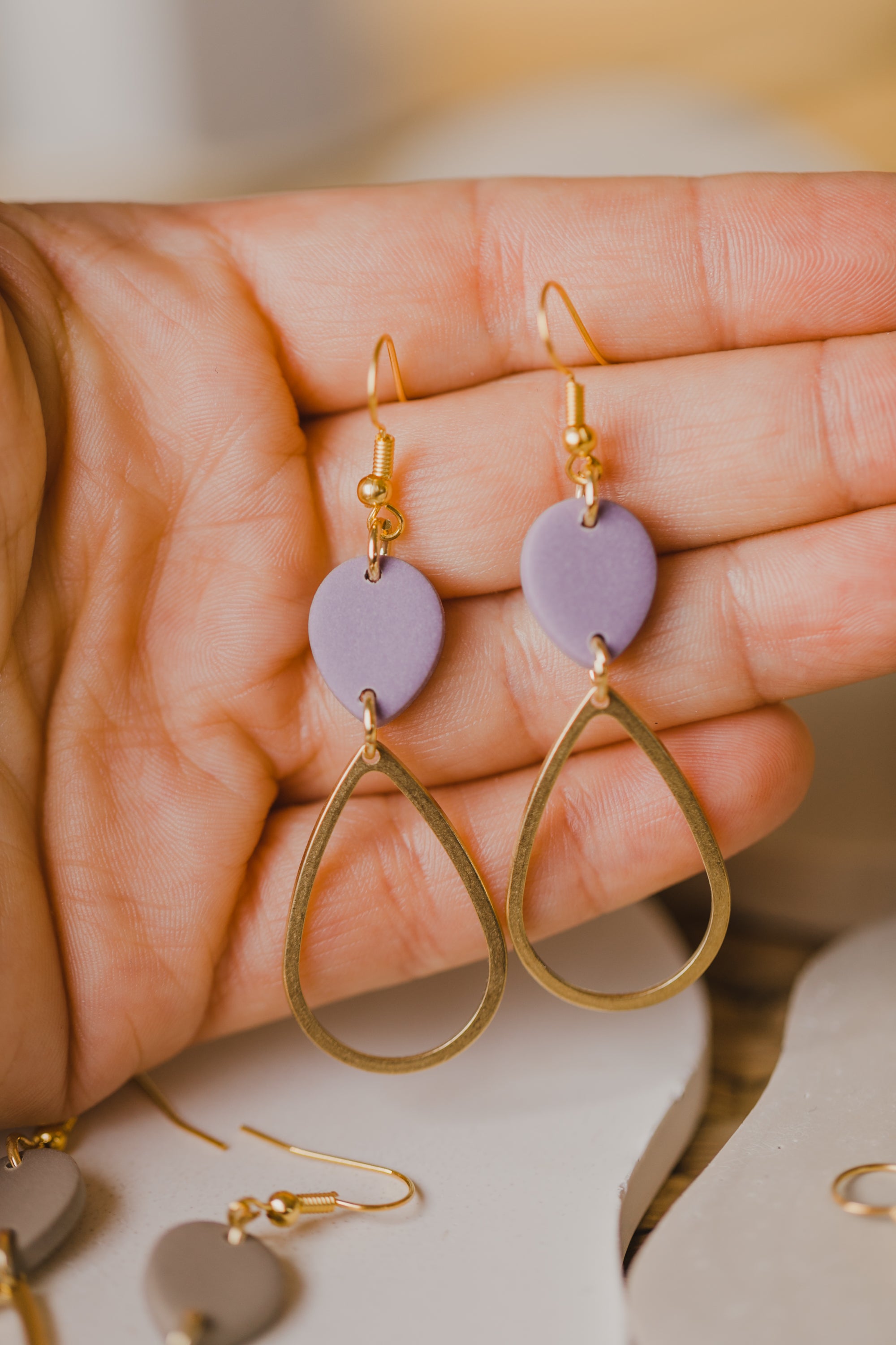 DARY - lange Polymer Ton Ohrringe mit Tropfen