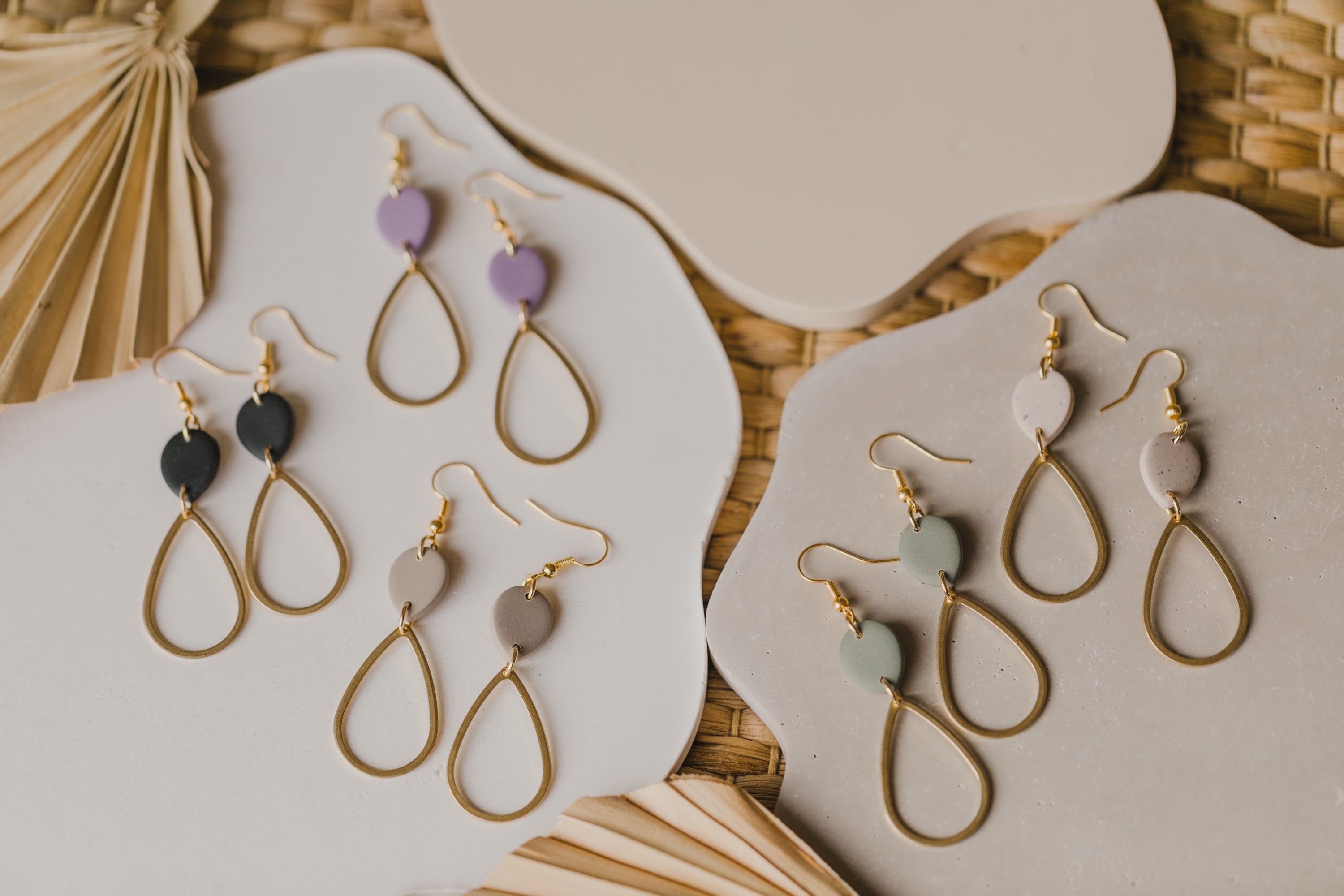 DARY - lange Polymer Ton Ohrringe mit Tropfen