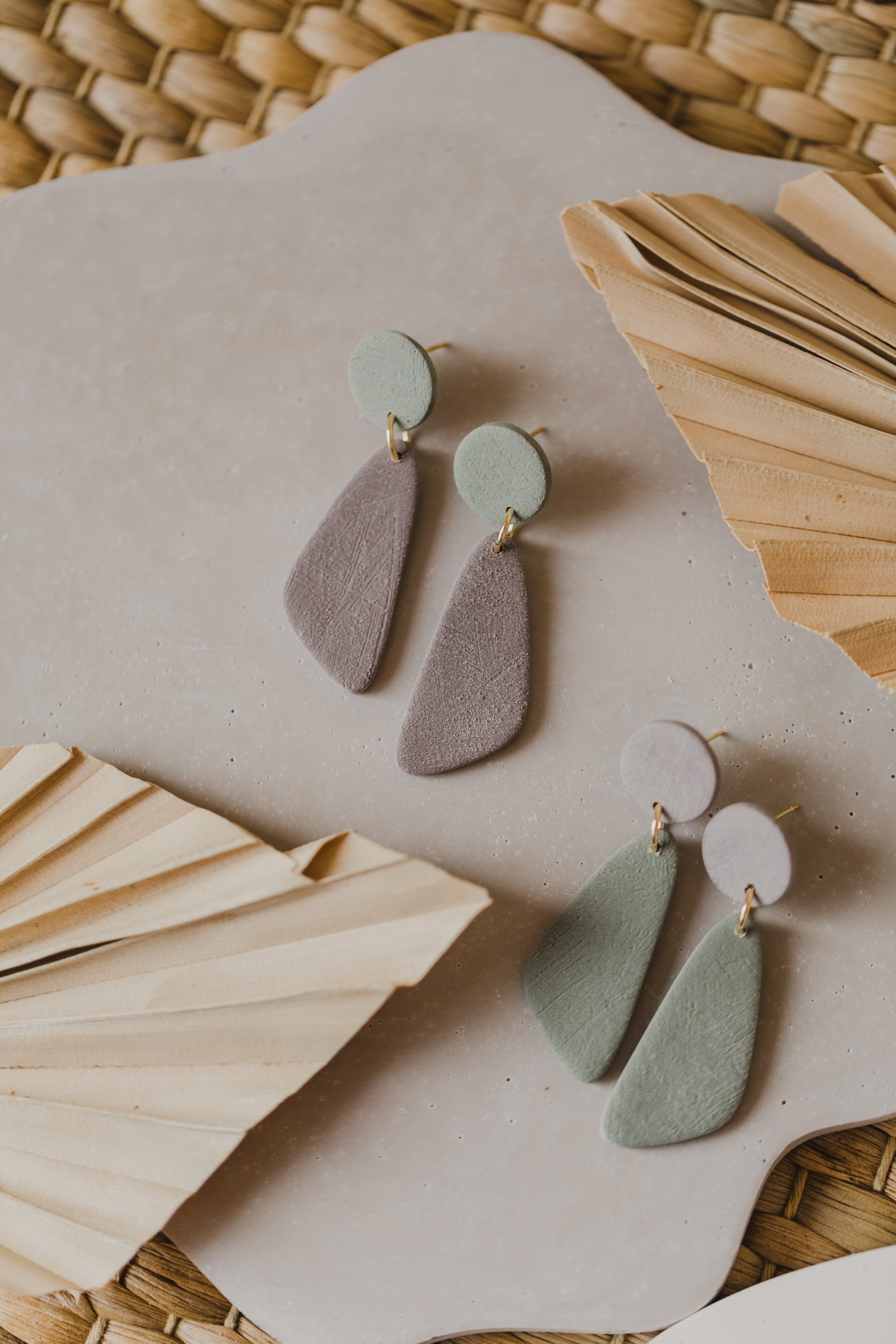 NENA - zweifarbige längliche Polymer Ton Ohrringe