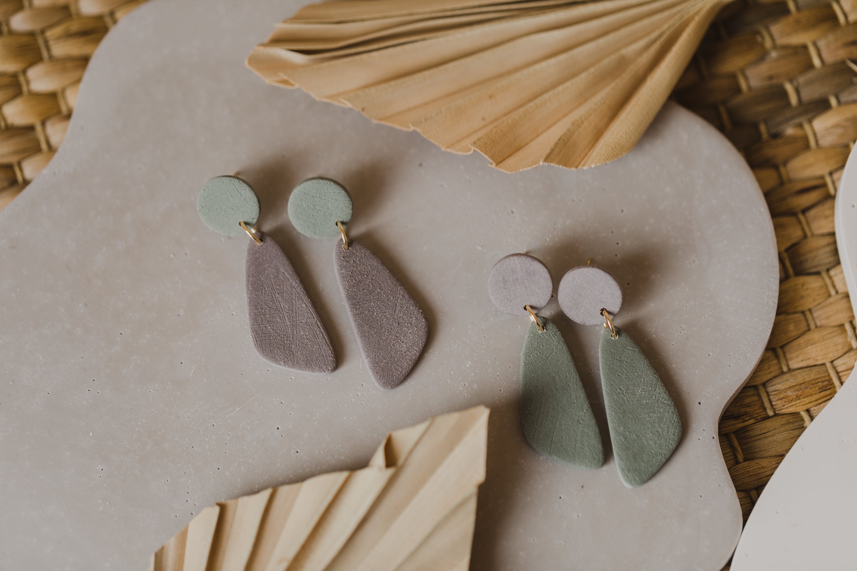 NENA - zweifarbige längliche Polymer Ton Ohrringe