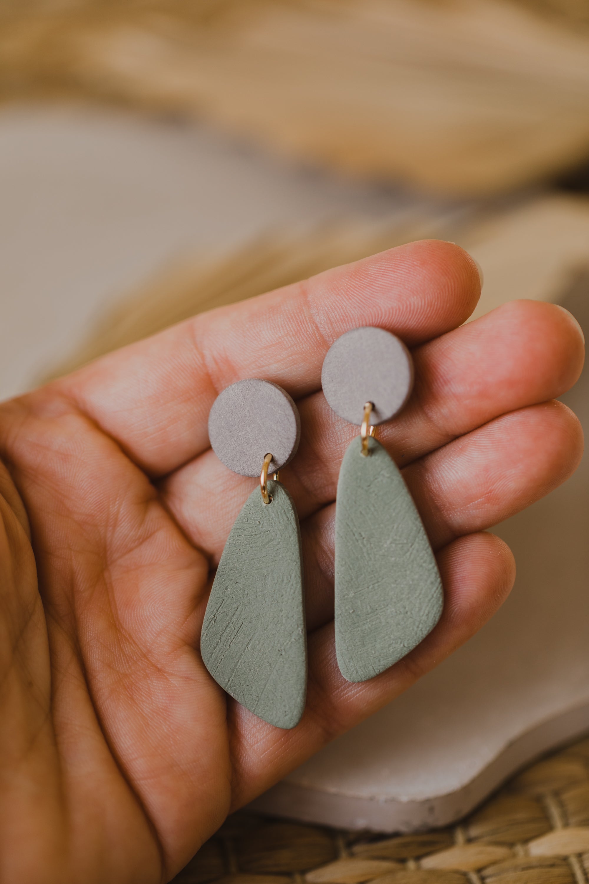 NENA - zweifarbige längliche Polymer Ton Ohrringe