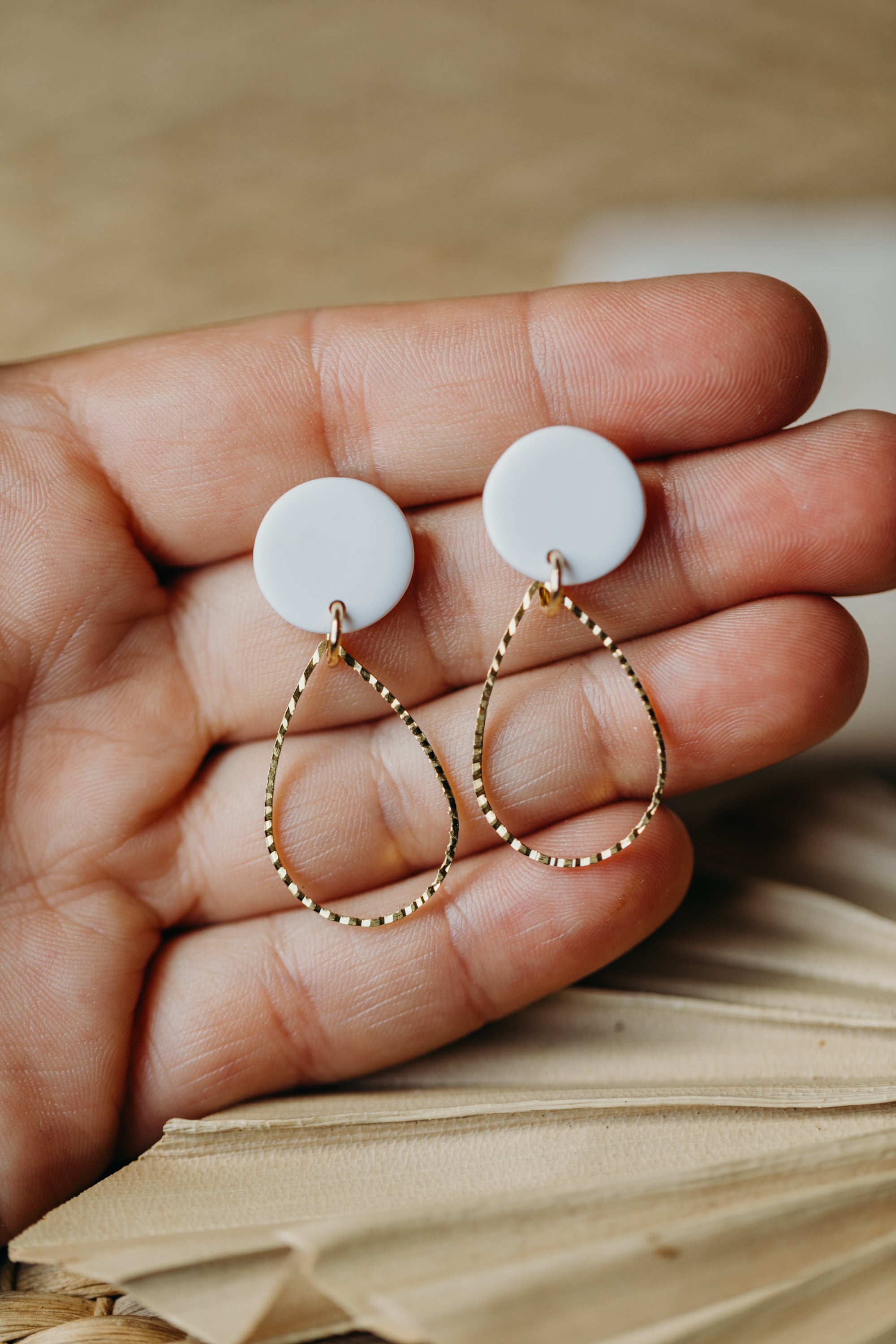 runde Polymer Ton Ohrringe mit Tropfen Messinganhänger