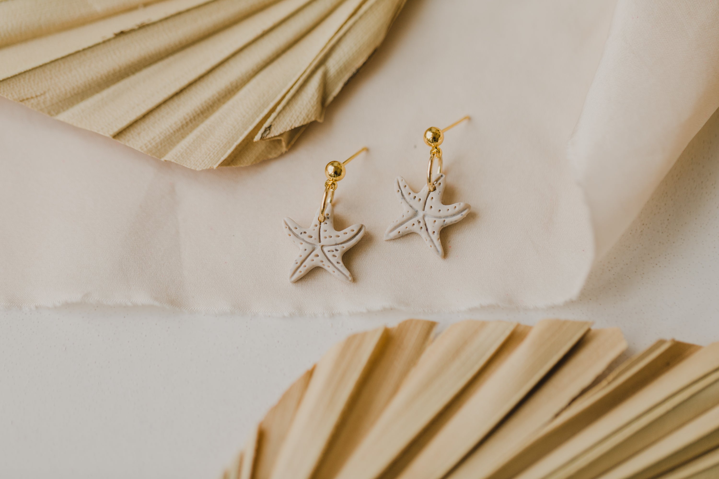 MARJA - small drop earrings gold