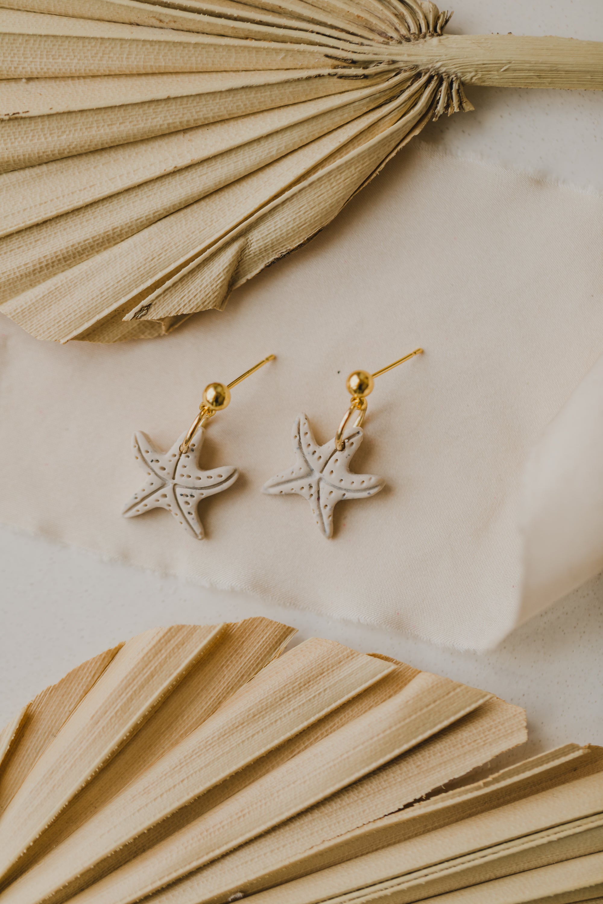 MARJA - small drop earrings gold