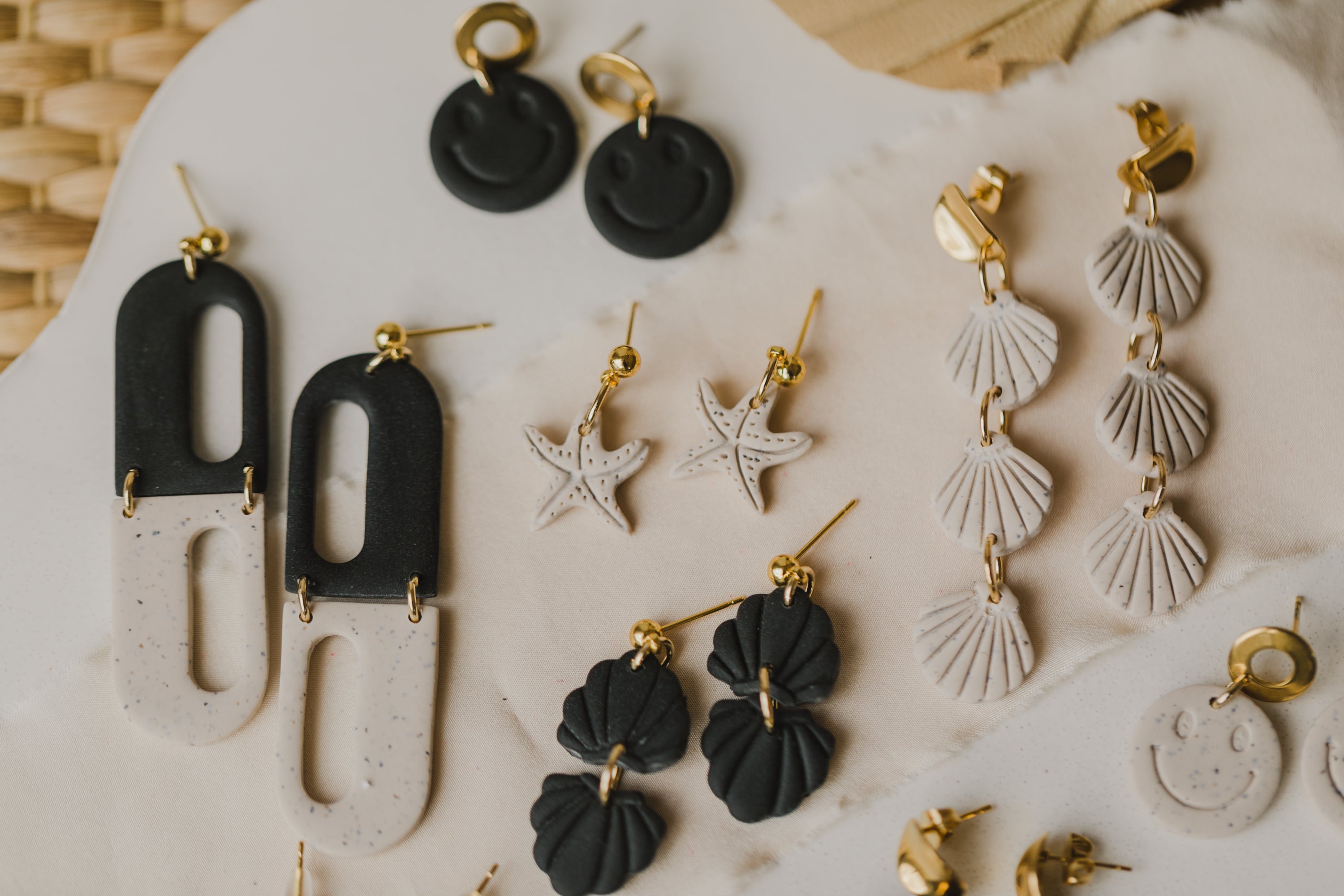 MARJA - small drop earrings gold