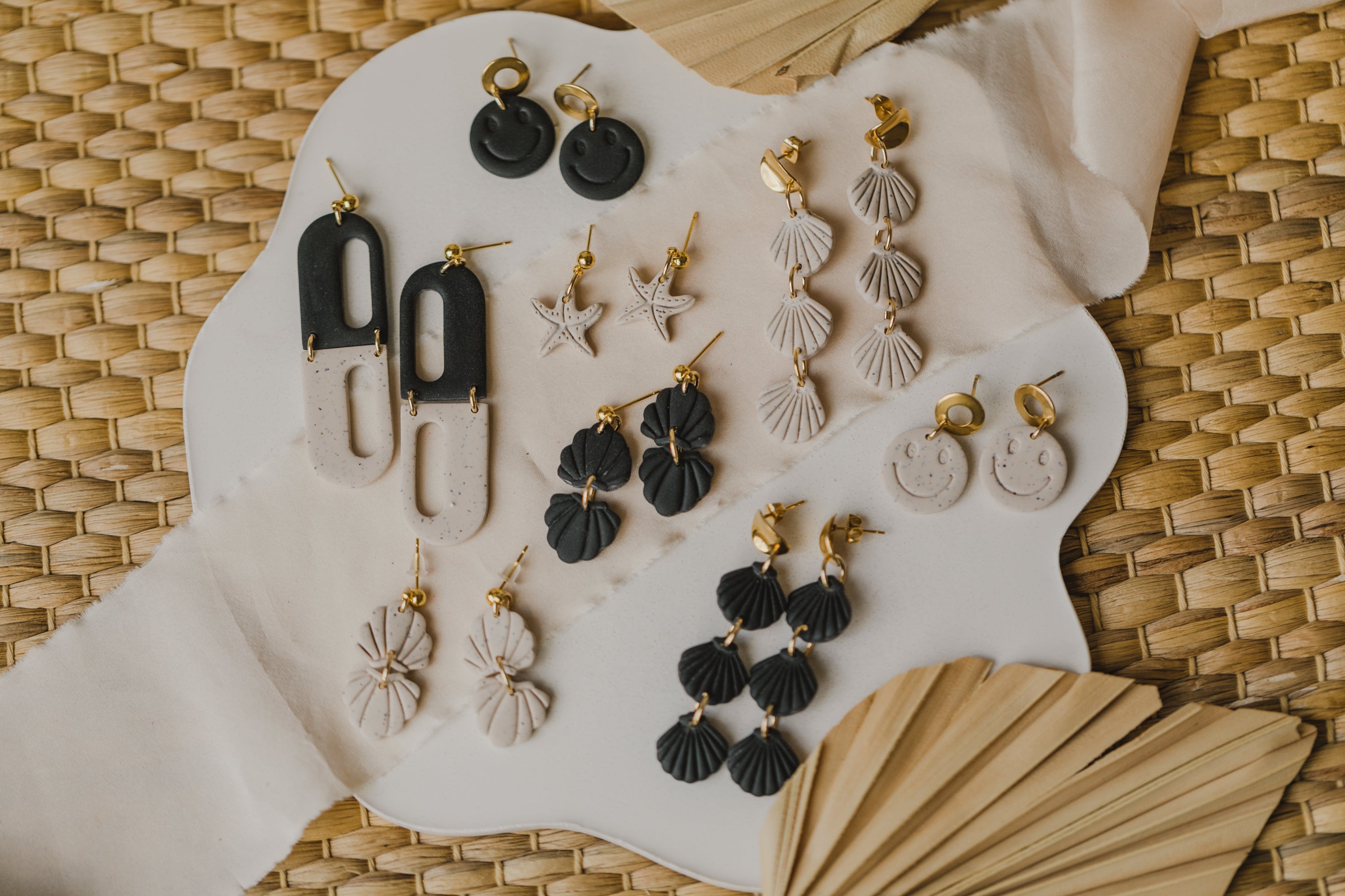 MARJA - small drop earrings gold