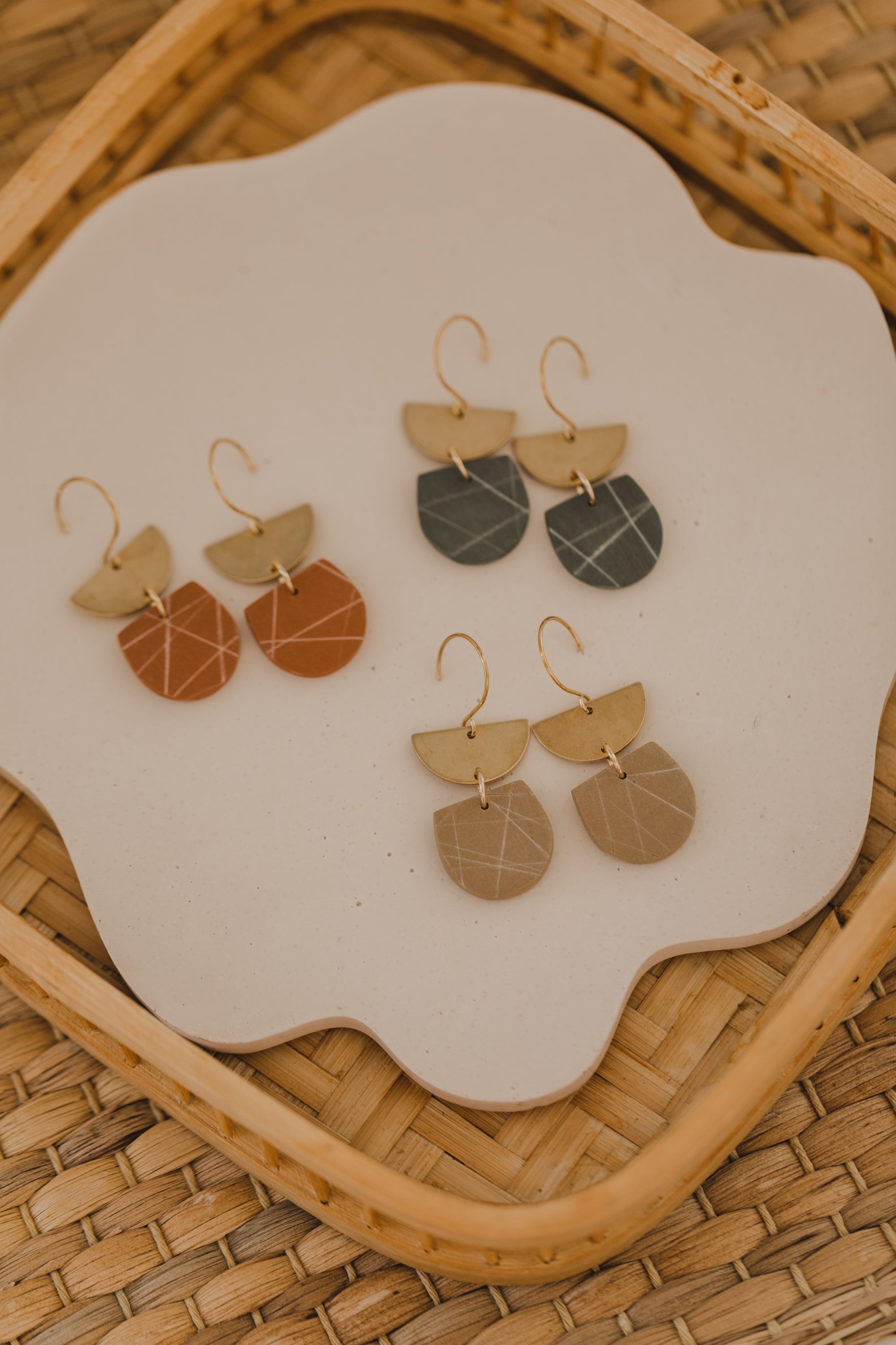 Gemusterte Ohrringe aus Polymer Ton