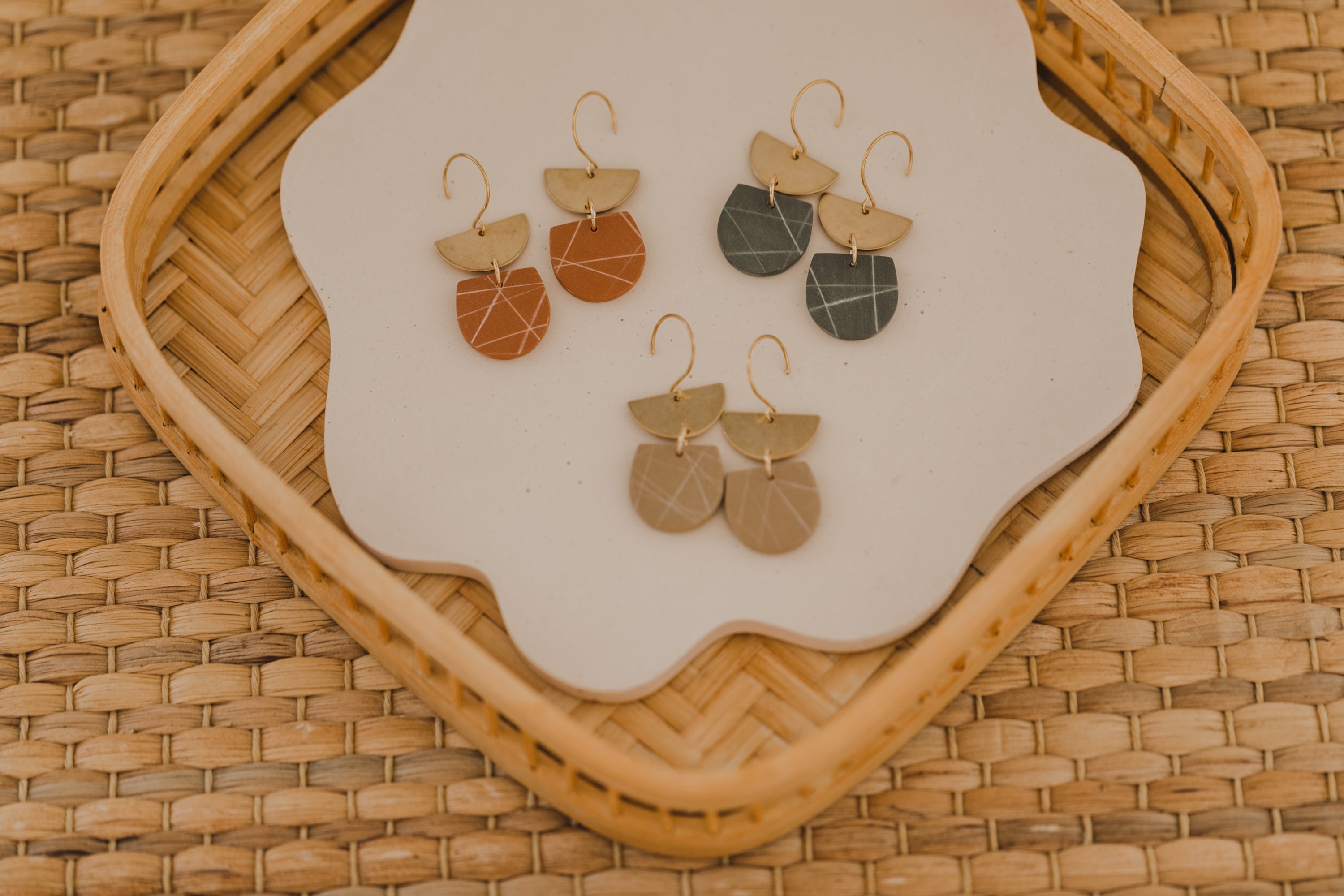 Gemusterte Ohrringe aus Polymer Ton