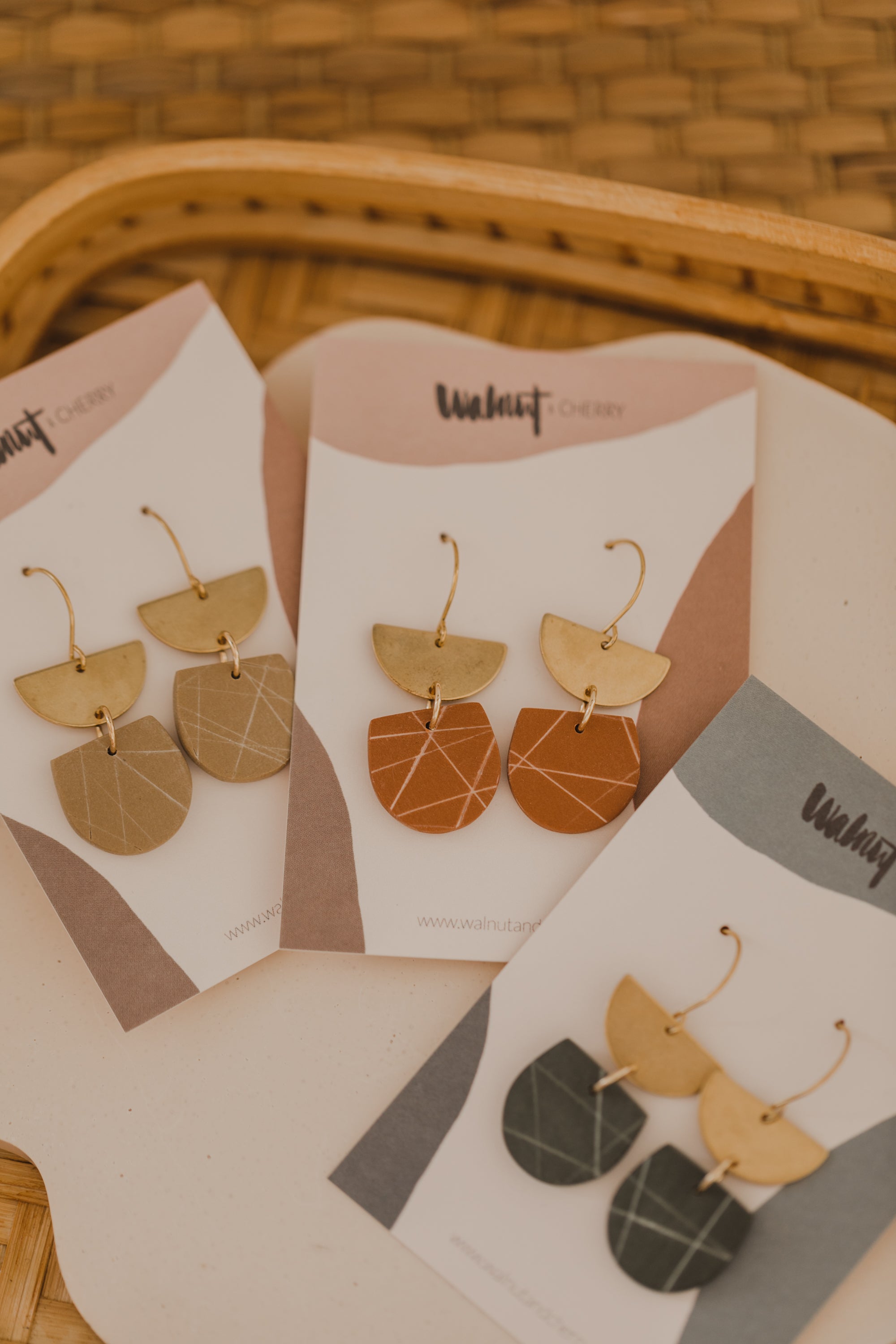 Gemusterte Ohrringe aus Polymer Ton